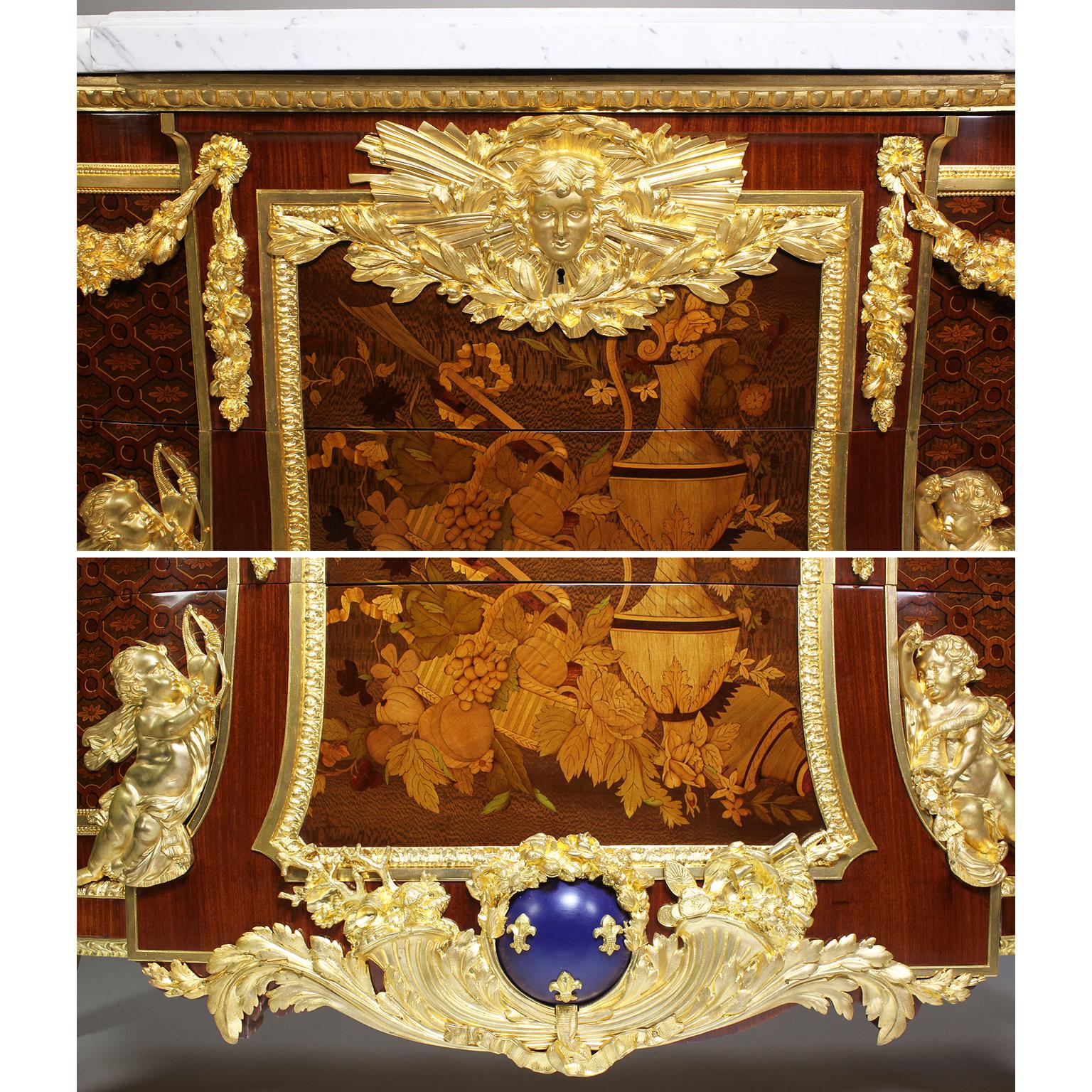 Palastartige französische Kommode im Louis-XVI.-Stil mit Intarsien und Wappen aus vergoldeter Bronze im Zustand „Gut“ im Angebot in Los Angeles, CA
