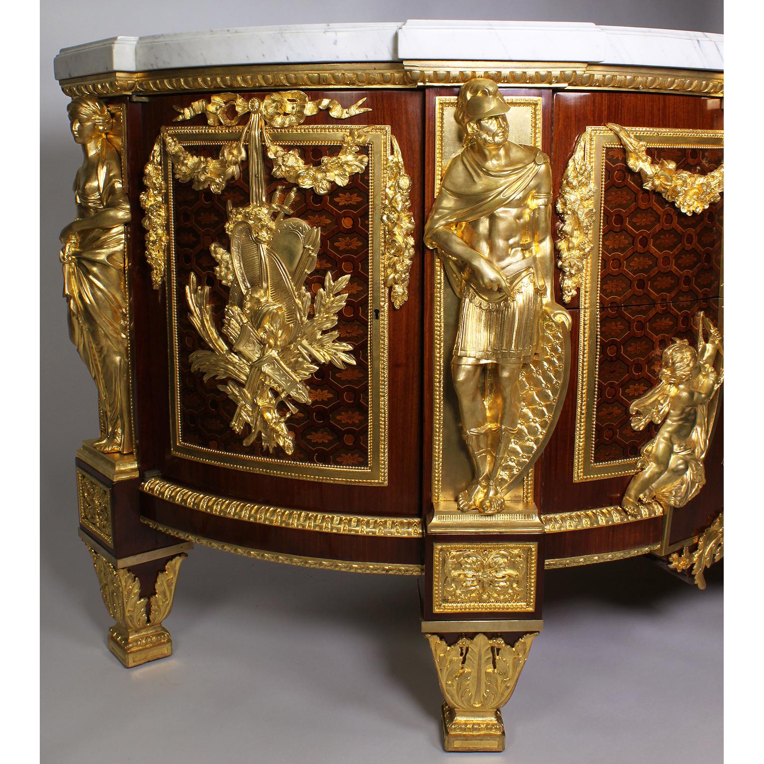 Palastartige französische Kommode im Louis-XVI.-Stil mit Intarsien und Wappen aus vergoldeter Bronze (Frühes 20. Jahrhundert) im Angebot