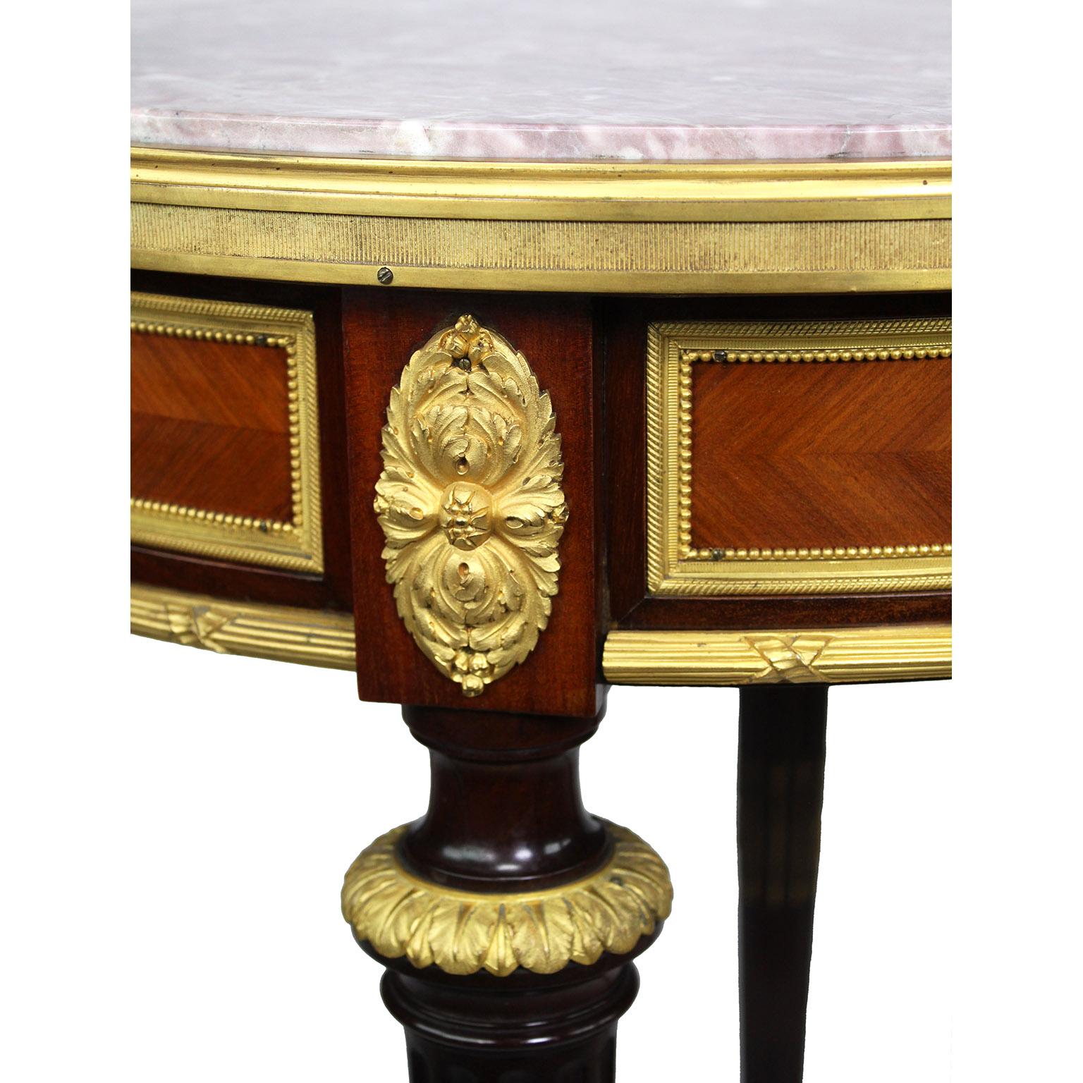 Bronze doré Table d'appoint française du XIXe siècle de style Louis XVI en bronze doré et acajou, Attr. Dasson en vente
