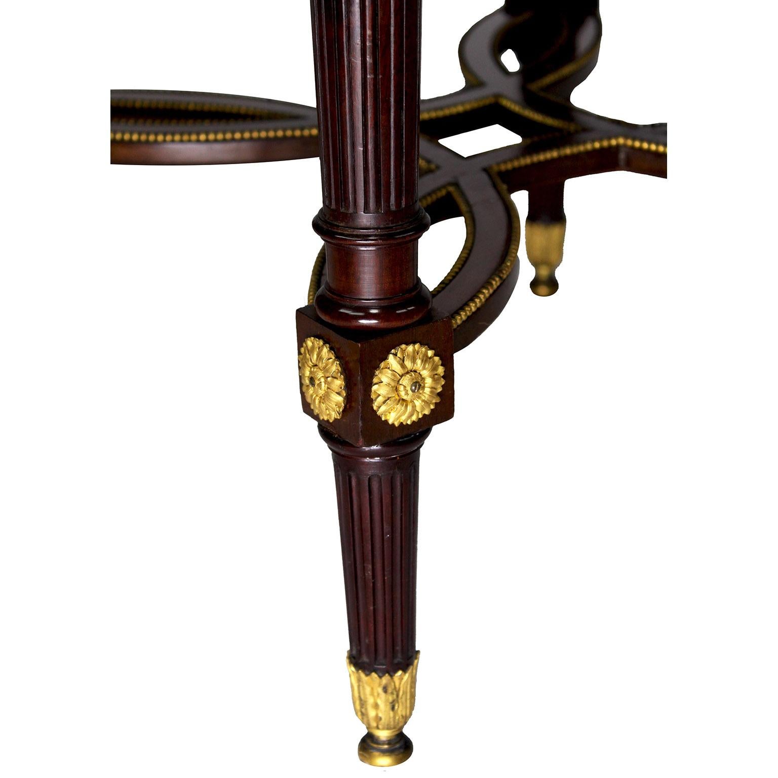 Table d'appoint française du XIXe siècle de style Louis XVI en bronze doré et acajou, Attr. Dasson en vente 2