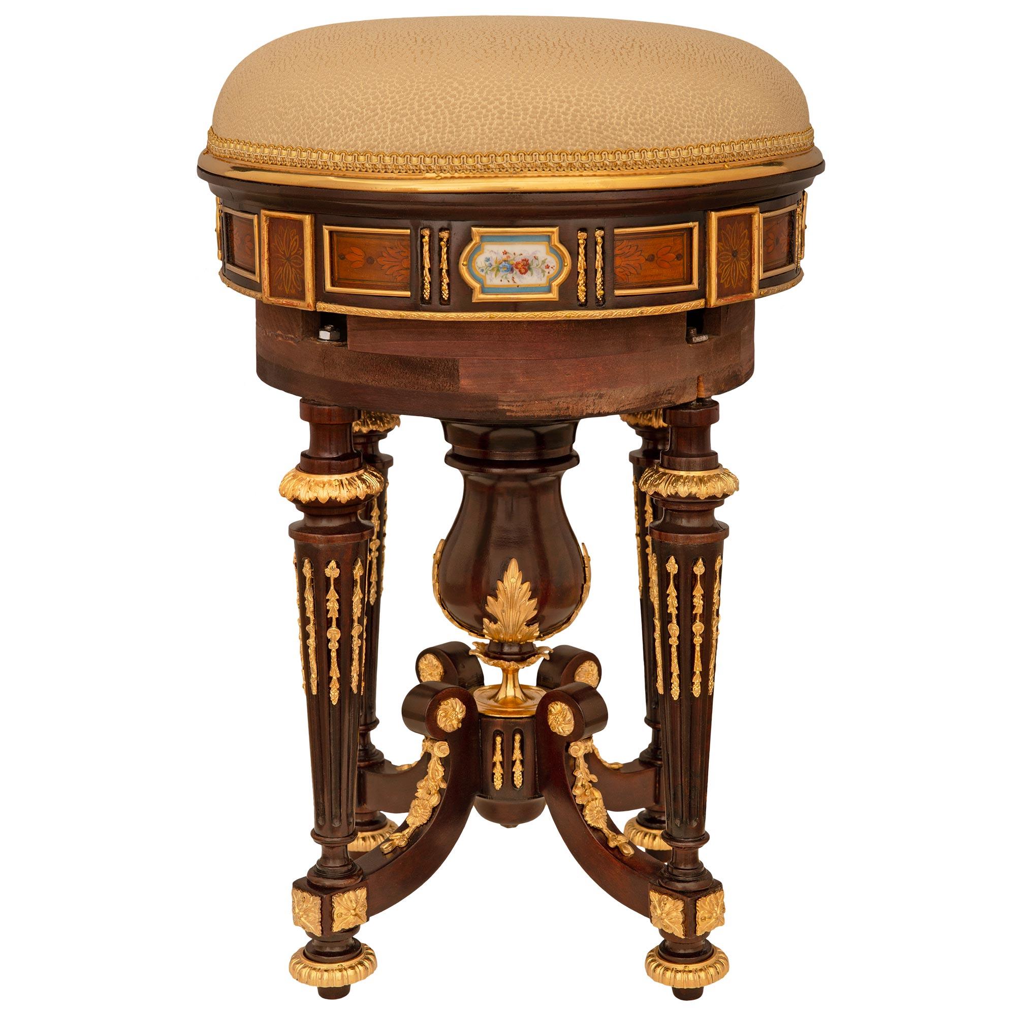 Banc de vanité/piano d'époque Louis XVI du 19ème siècle d'après Napoléon III en vente 4