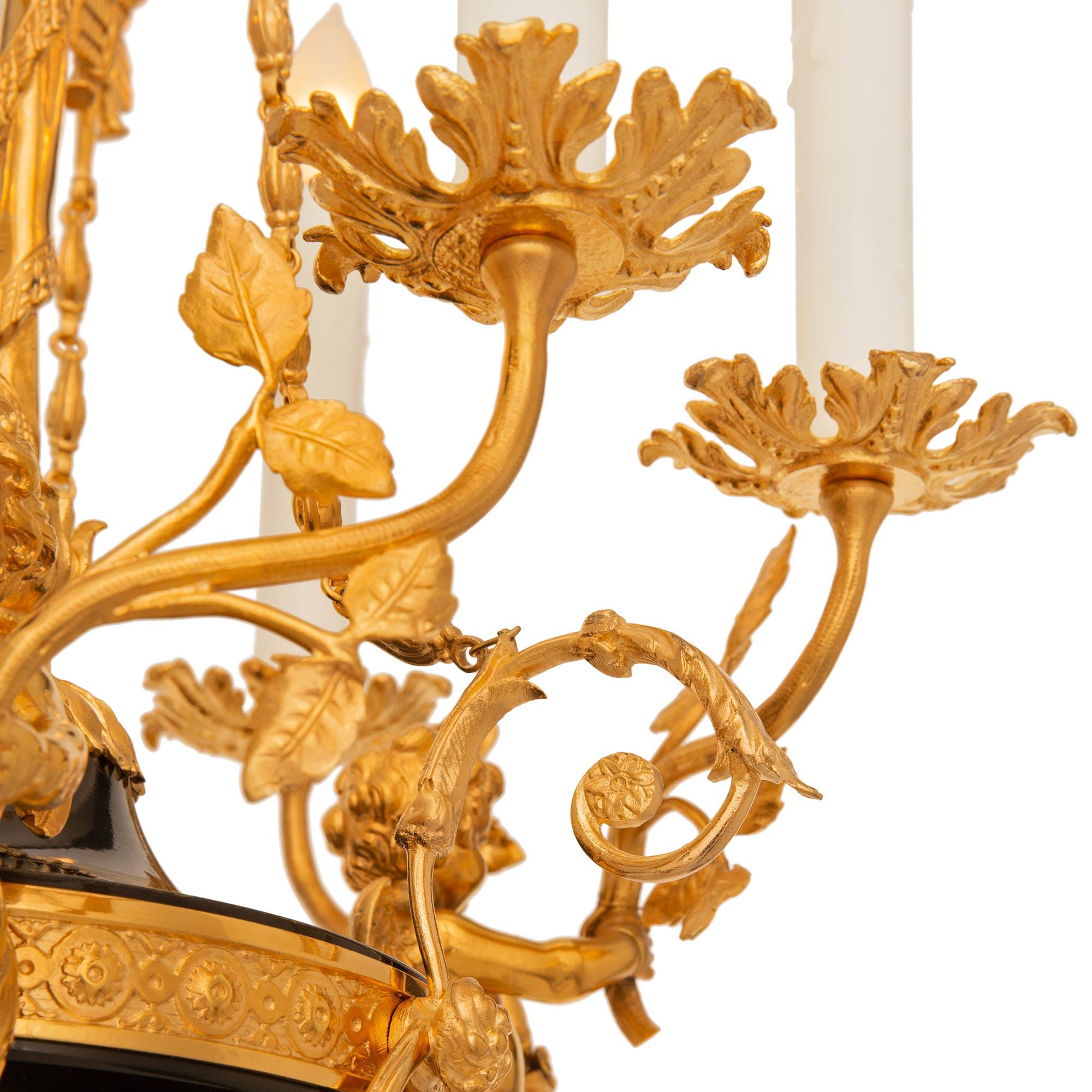 Smaltato Lampadario francese del XIX secolo in stile neoclassico della Belle Époque in ormolu in vendita