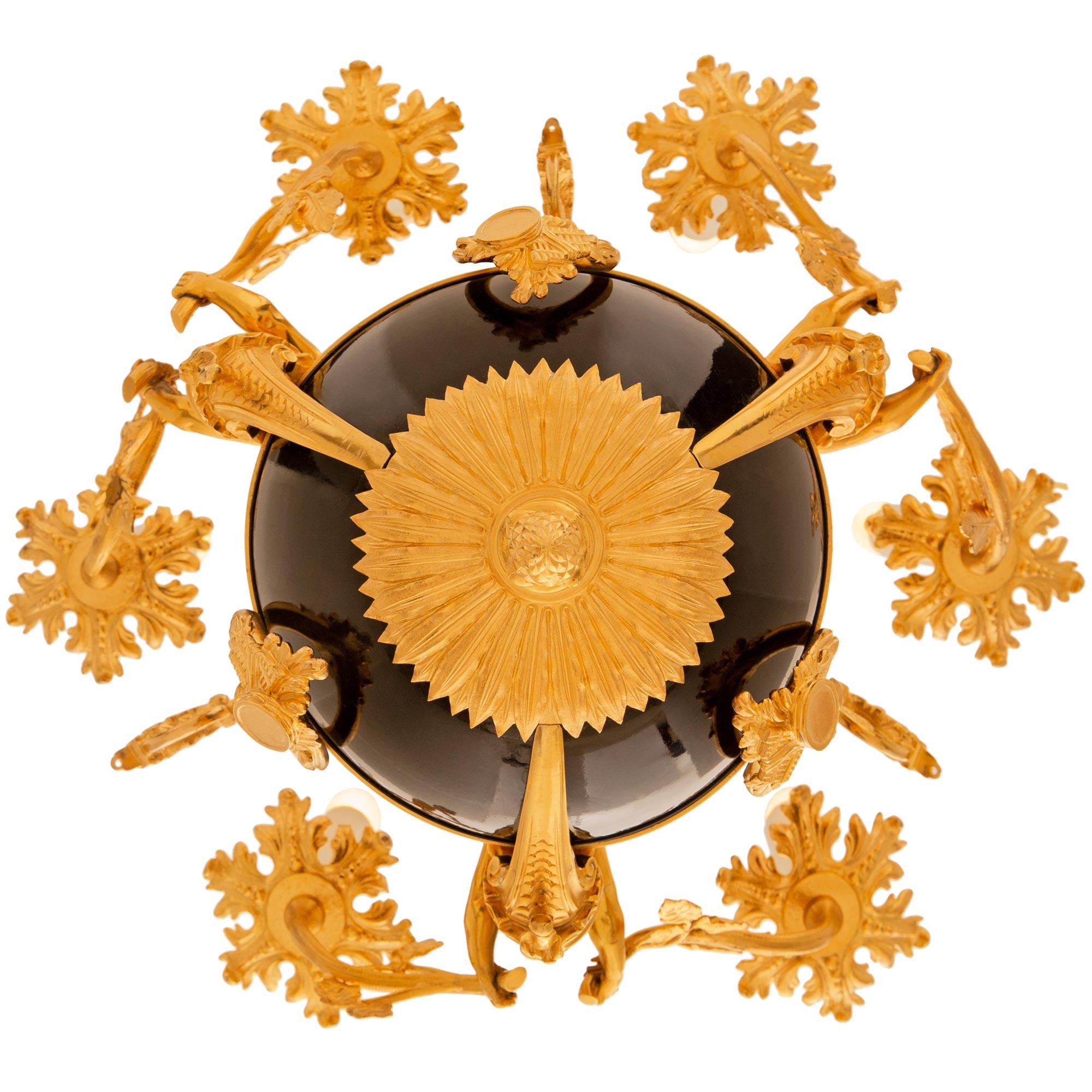 Lampadario francese del XIX secolo in stile neoclassico della Belle Époque in ormolu in vendita 2
