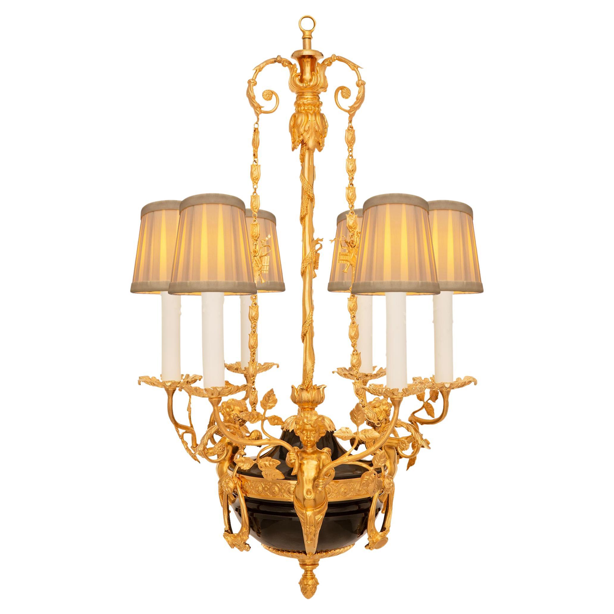 Lampadario francese del XIX secolo in stile neoclassico della Belle Époque in ormolu in vendita