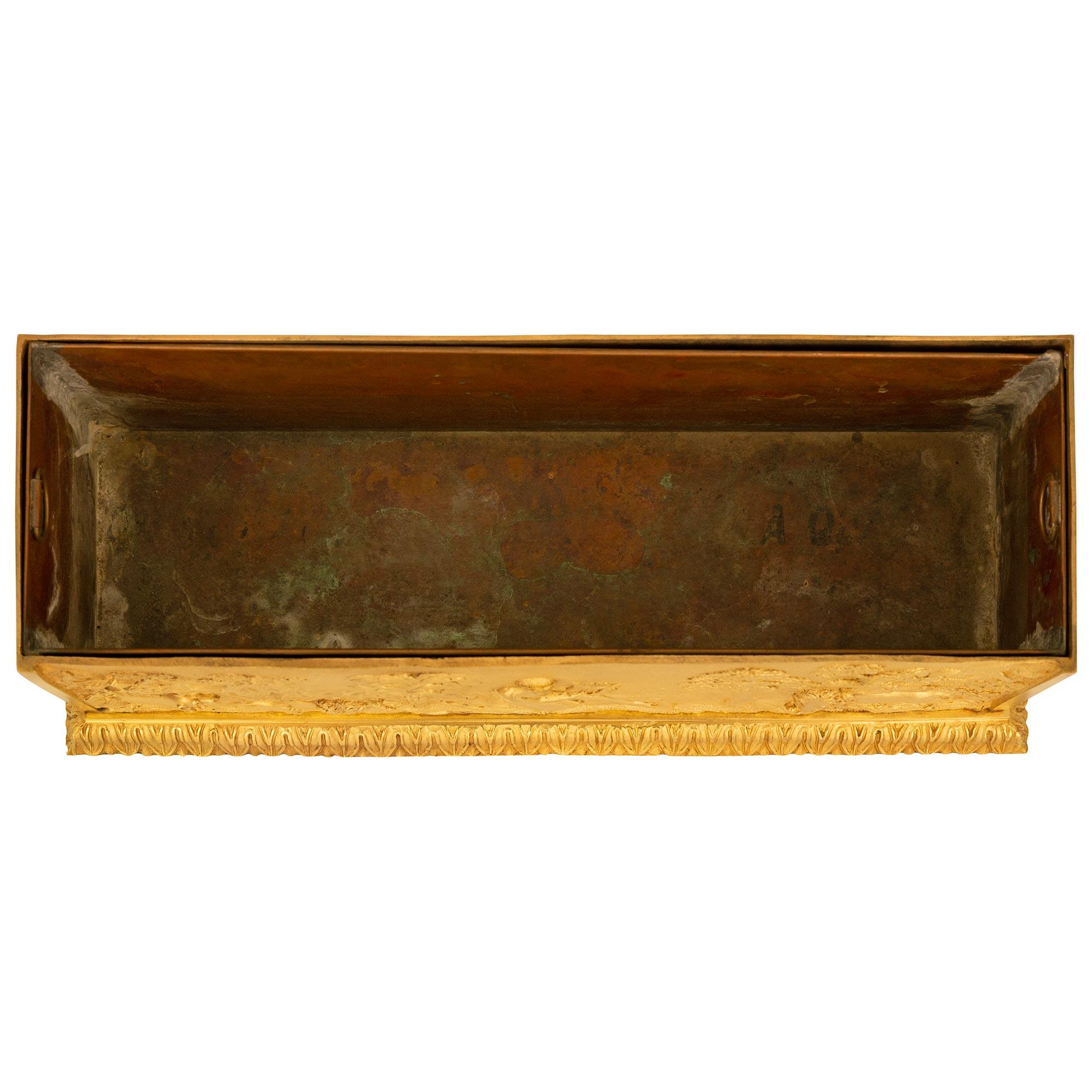 Jardinière/planteuse en bronze doré du 19e siècle. Jardinière en bronze doré en vente 3