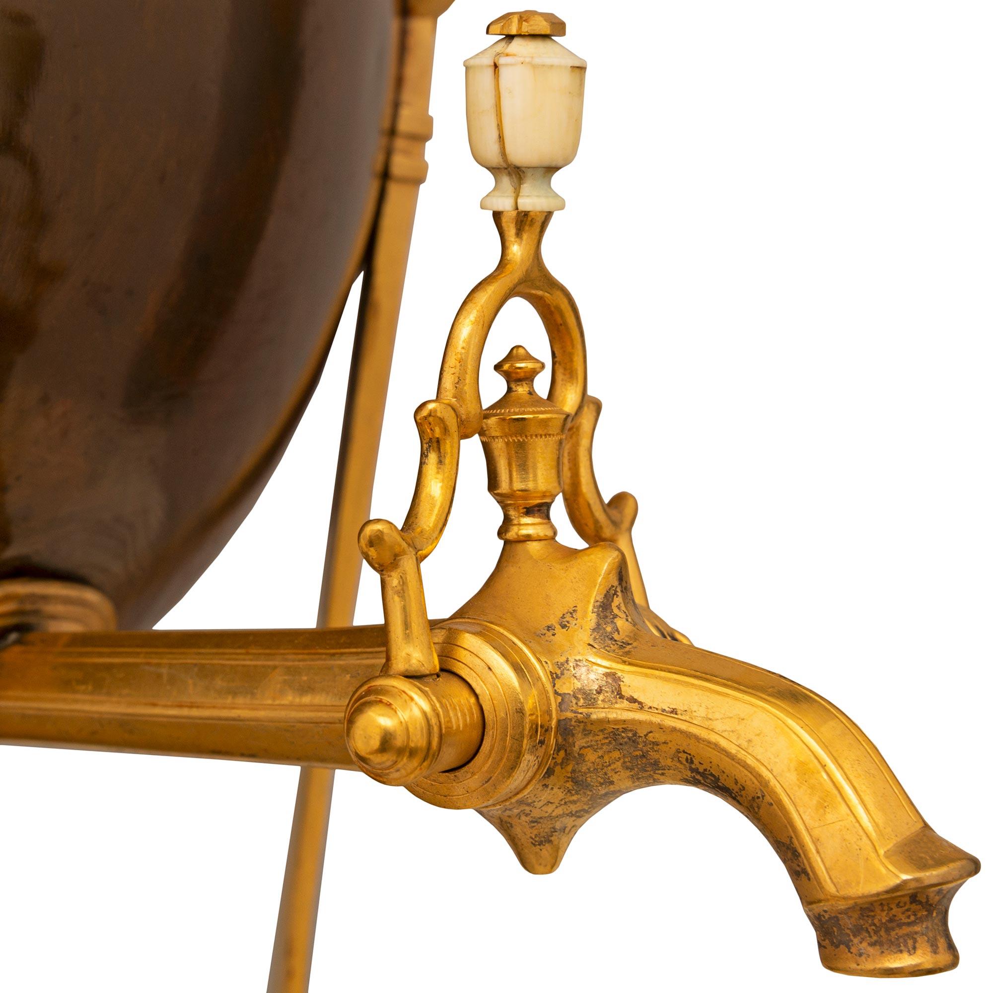 Samovar néo-classique français du XIXe siècle en bronze patiné et bronze doré en vente 1