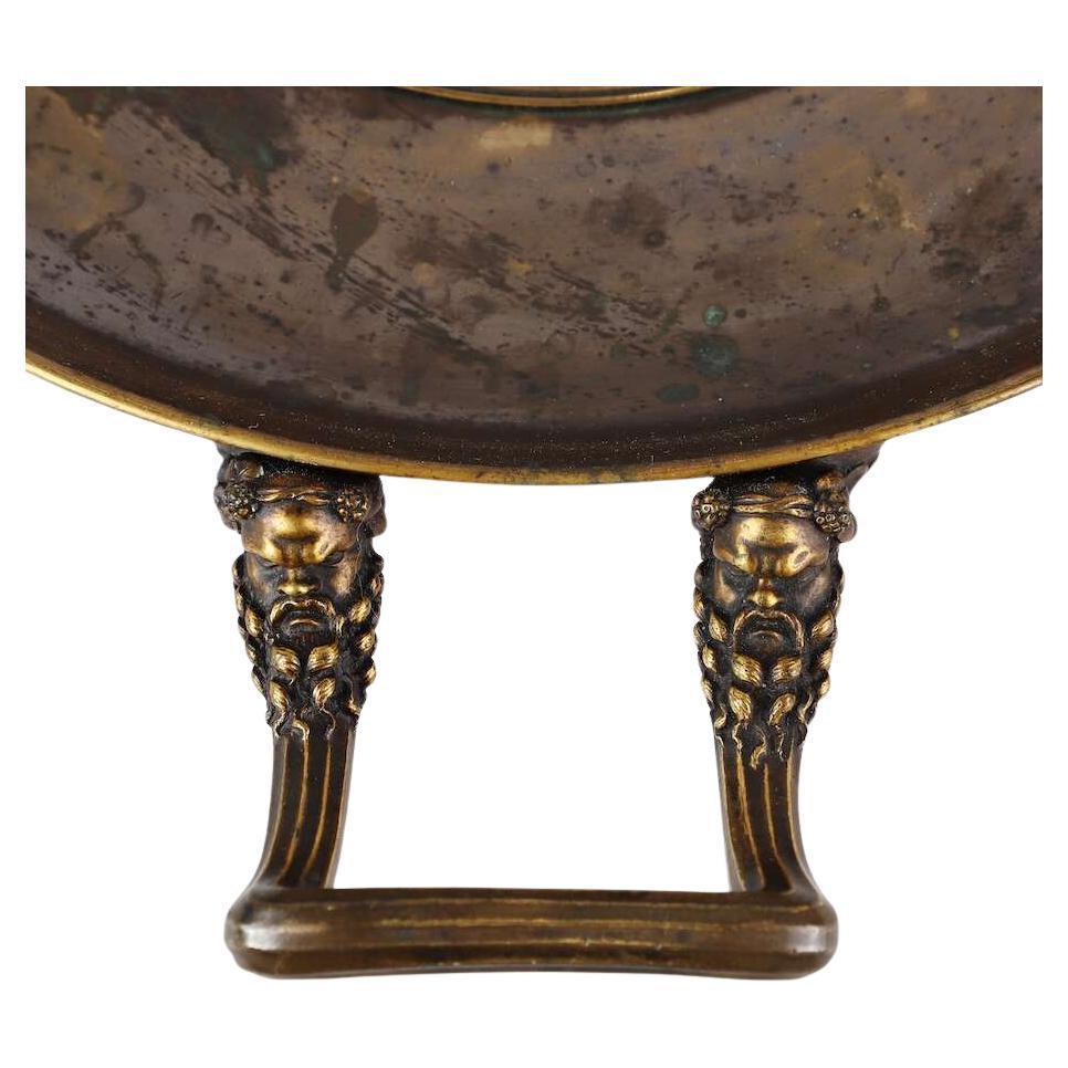 Francese Tazza in bronzo patinato neoclassico francese del XIX secolo, firmata F. Levill in vendita
