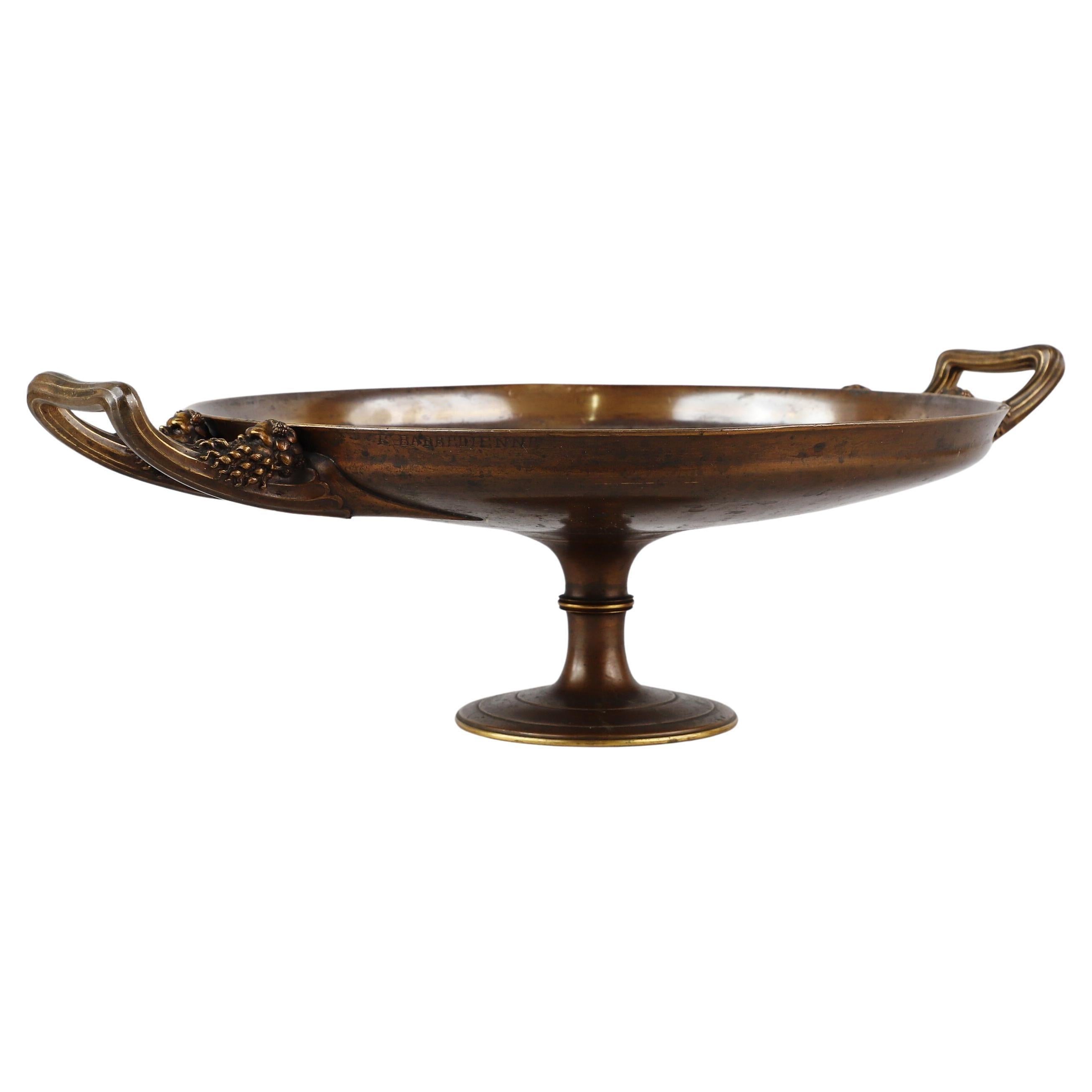 Fine XIX secolo Tazza in bronzo patinato neoclassico francese del XIX secolo, firmata F. Levill in vendita