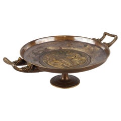 Französische Tazza aus patinierter Bronze im neoklassizistischen Stil des 19. Jahrhunderts, signiert F. Levill