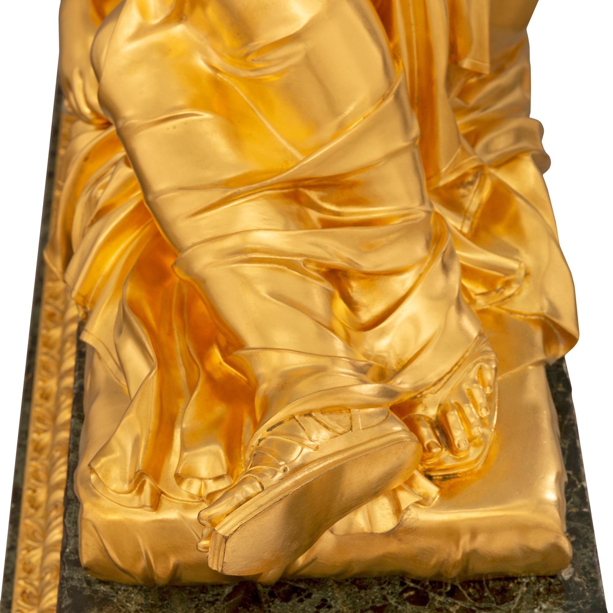 Eine französische Skulptur aus Goldbronze und Pietra Braschia-Marmor aus dem 19. Jahrhundert von Lucretia im Angebot 4