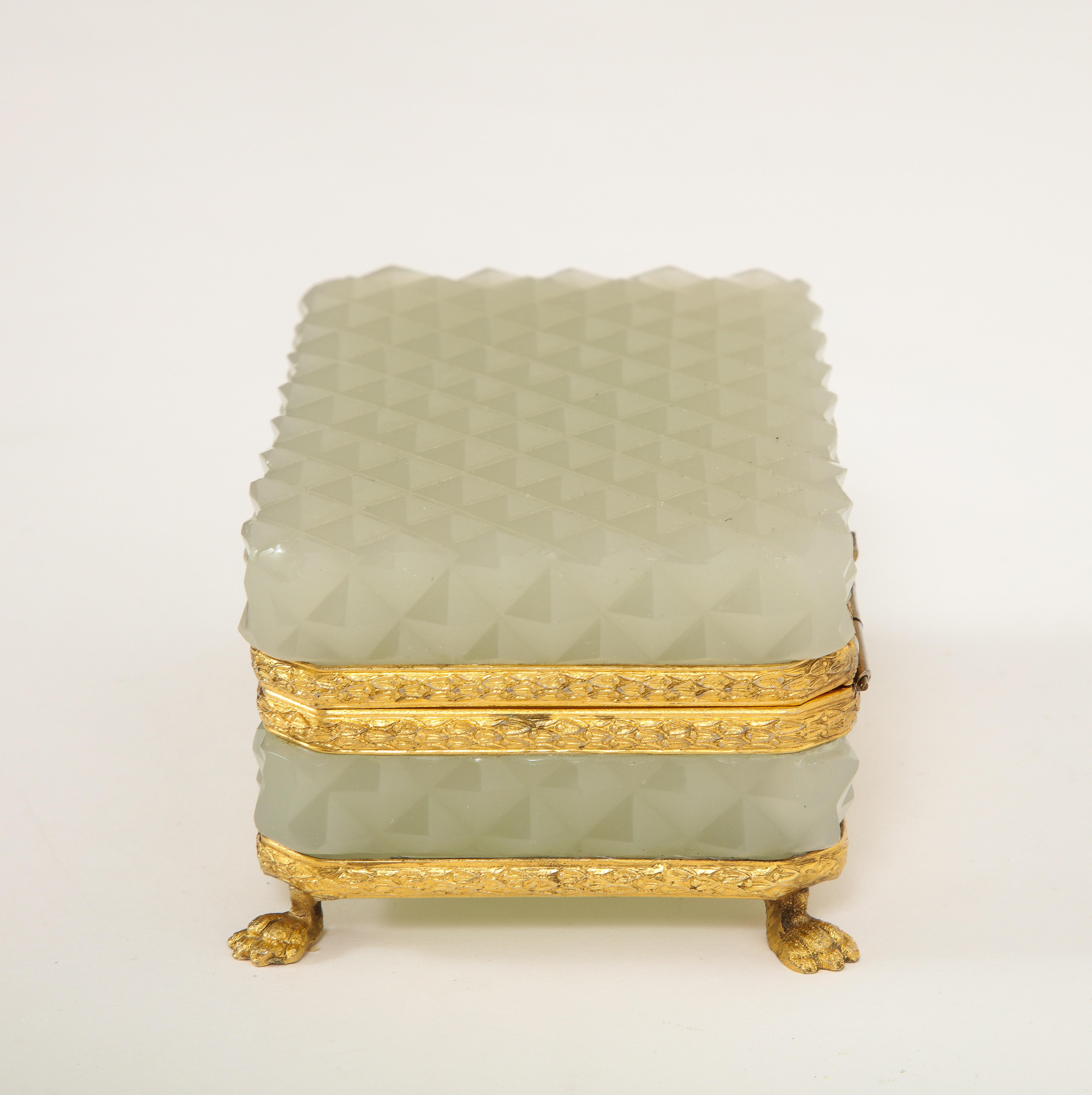 French 19th Century Ormolu Mounted and Footed Cream Opaline Crystal Box In Good Condition For Sale In New York, NY