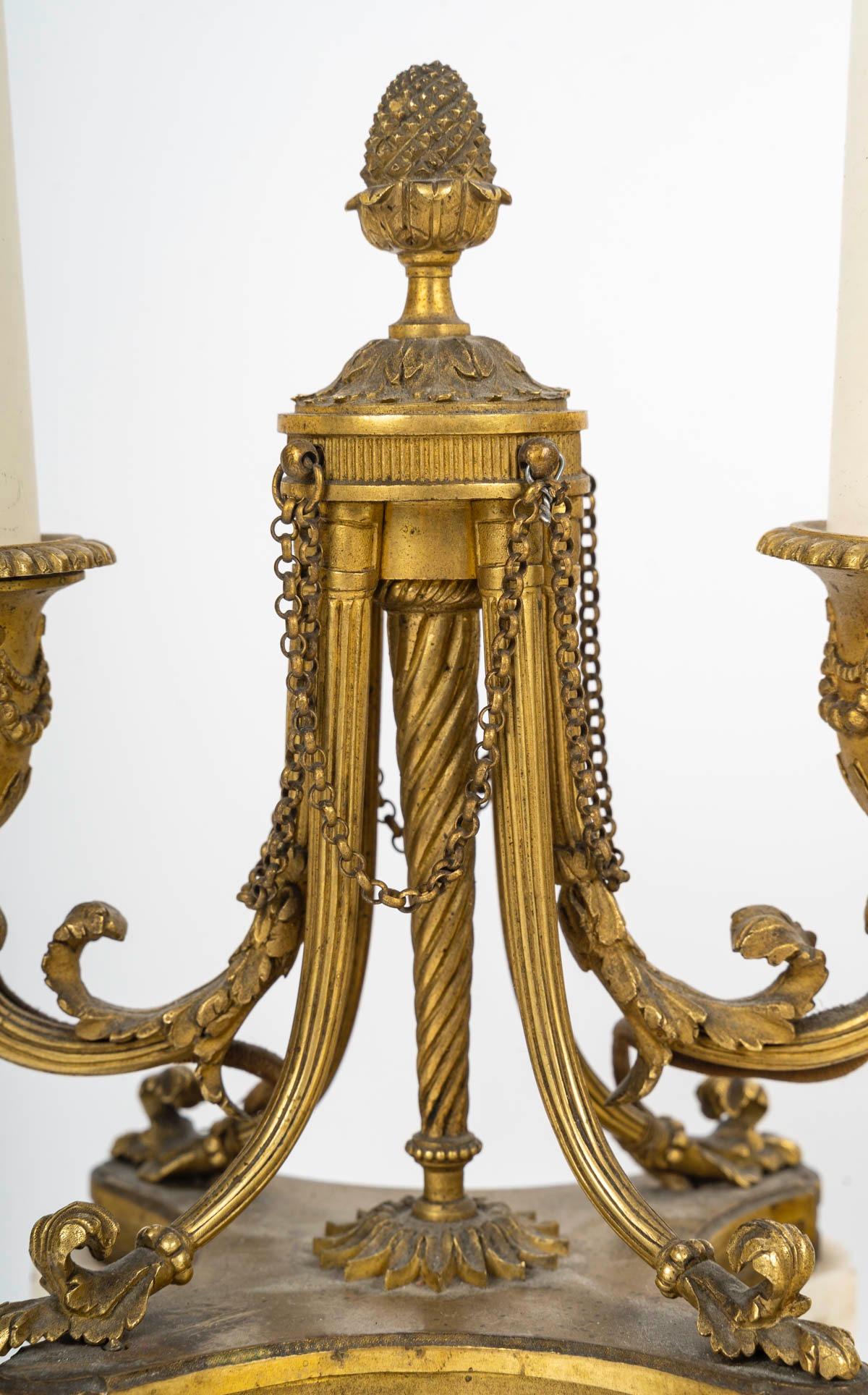 Dorato Coppia di candelabri francesi del XIX secolo in stile Luigi XVI, circa 1870 in vendita