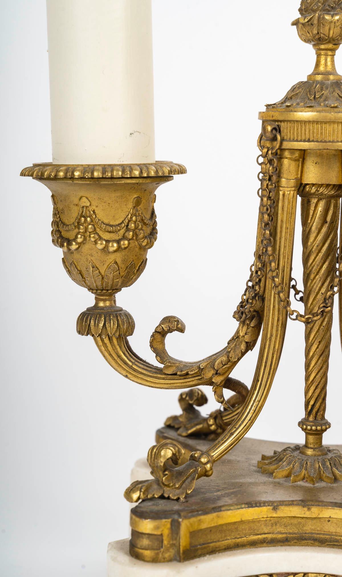 Coppia di candelabri francesi del XIX secolo in stile Luigi XVI, circa 1870 In condizioni buone in vendita a Saint-Ouen, FR
