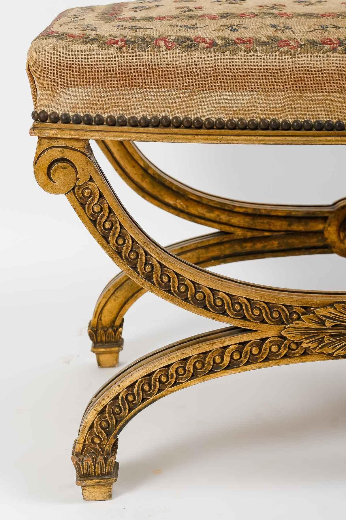 Große französische Curule-Hocker im Louis-XVI.-Stil des 19. Jahrhunderts, Paar  (Vergoldet) im Angebot