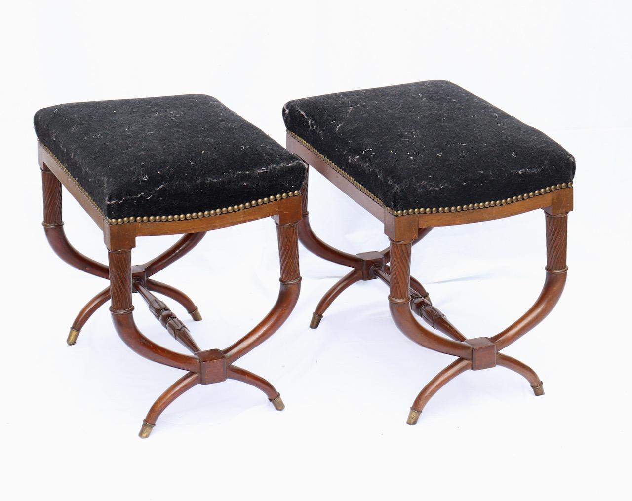 A French 19th Century Pair of Restauration Curule Stools In Good Condition In Saint-Ouen, FR