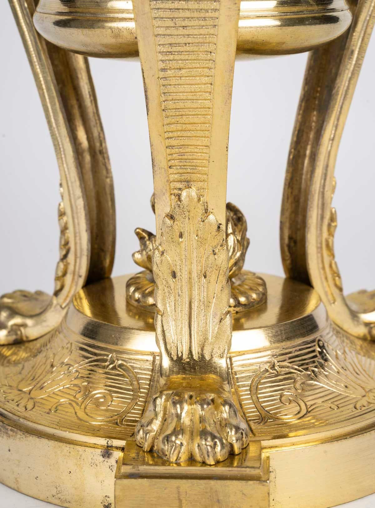 Metà XIX secolo Vaso coperto di pot-pourri francese del XIX secolo in vendita