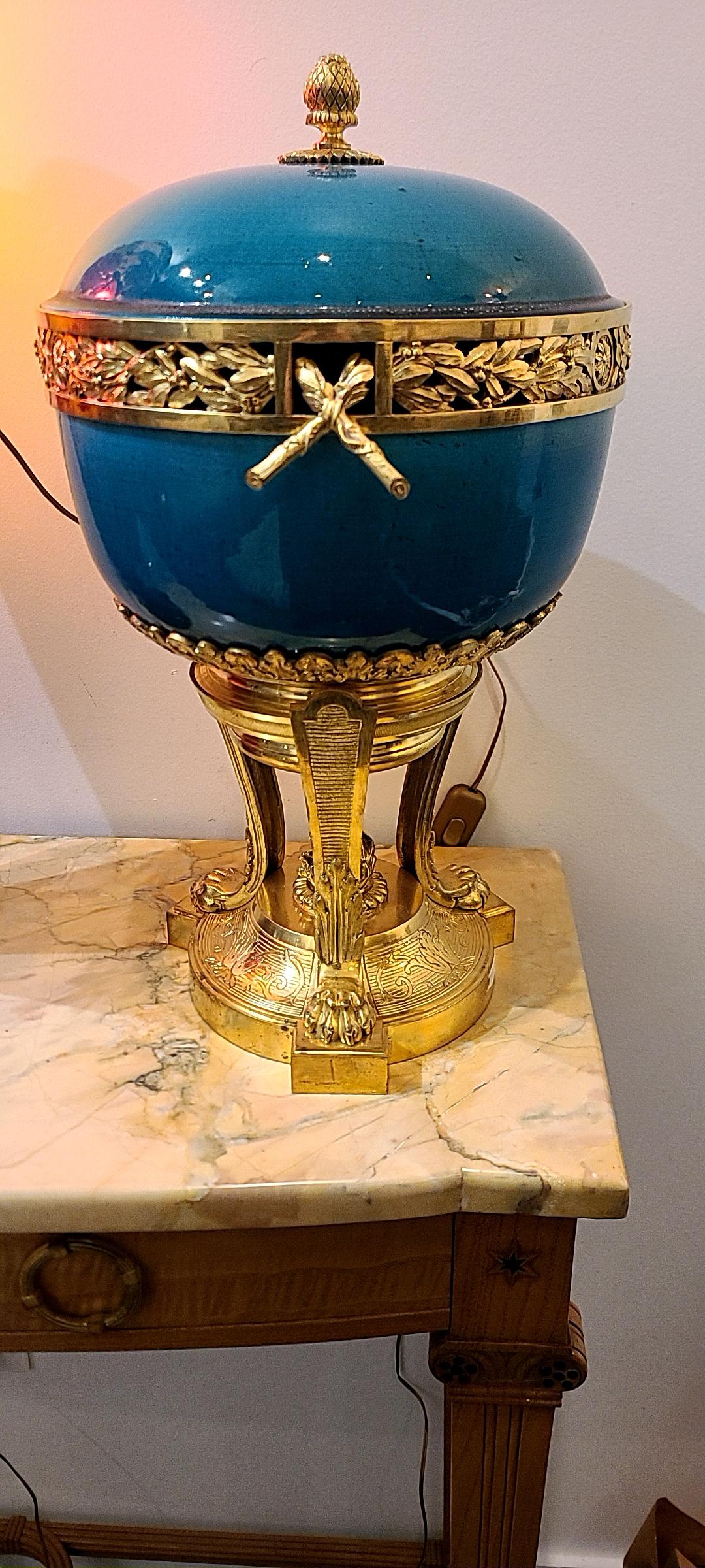 Ceramica Vaso coperto di pot-pourri francese del XIX secolo in vendita