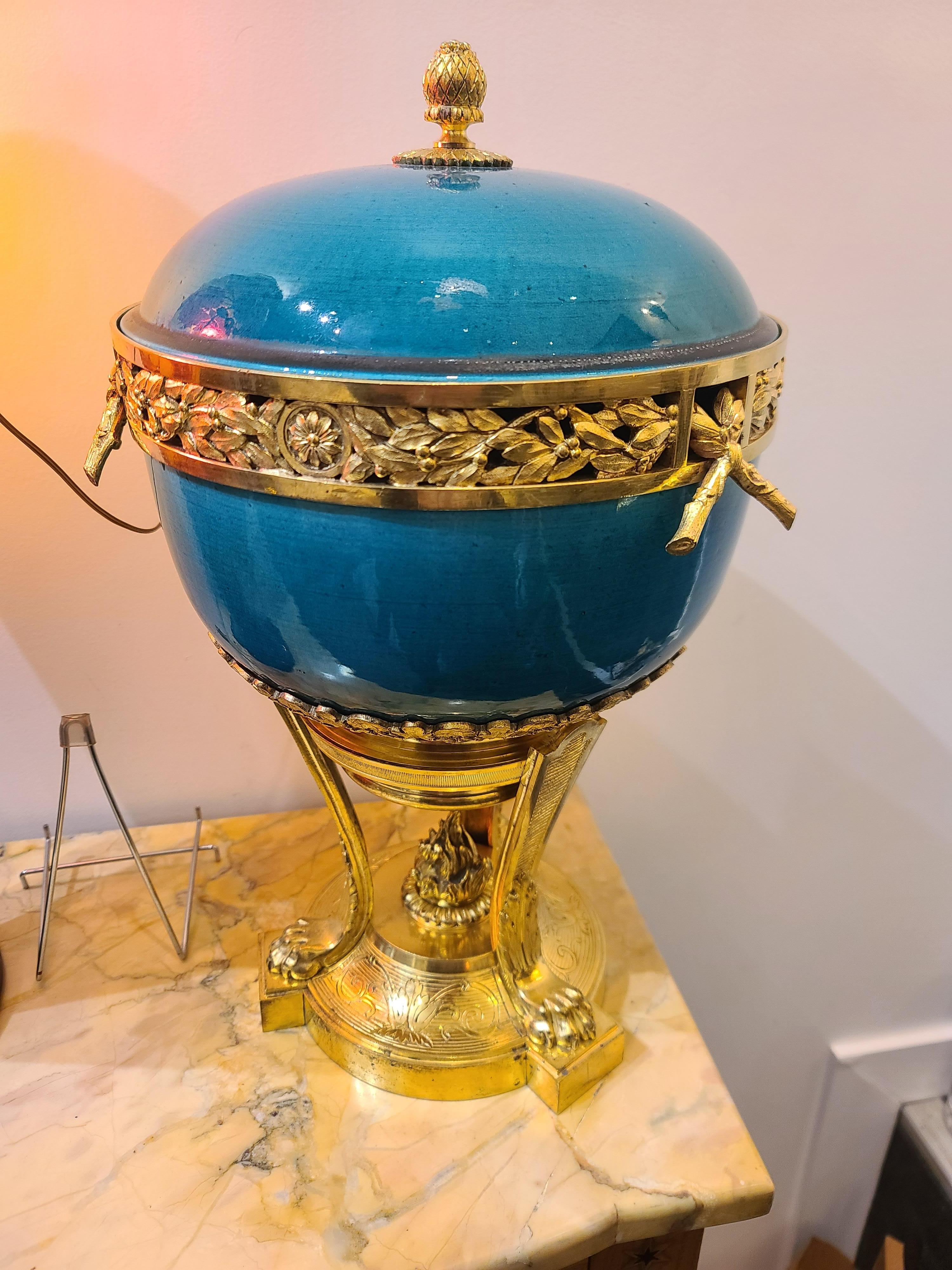 Vaso coperto di pot-pourri francese del XIX secolo in vendita 1