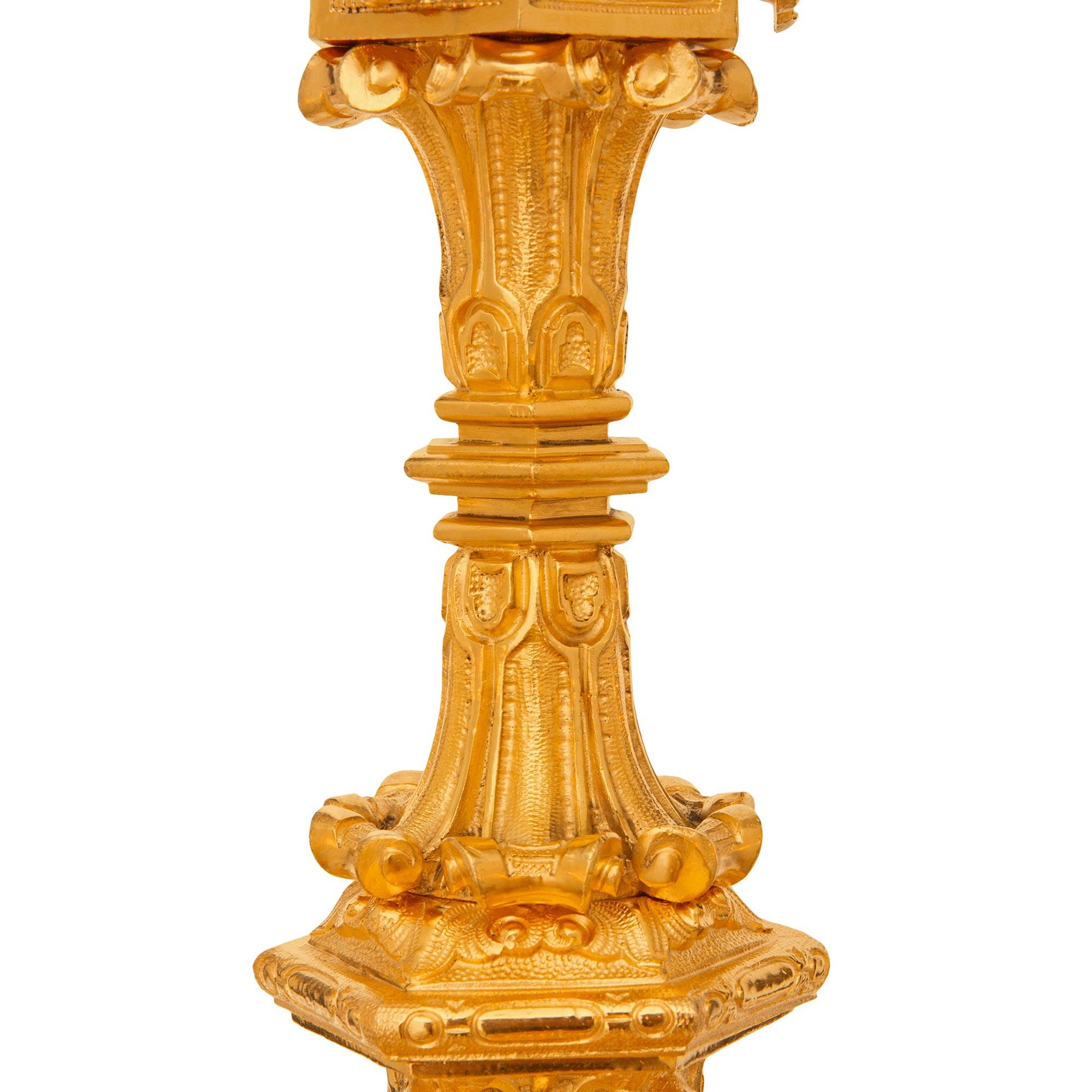 Patinato Lampadario rinascimentale francese del XIX secolo in bronzo patinato e Ormolu in vendita