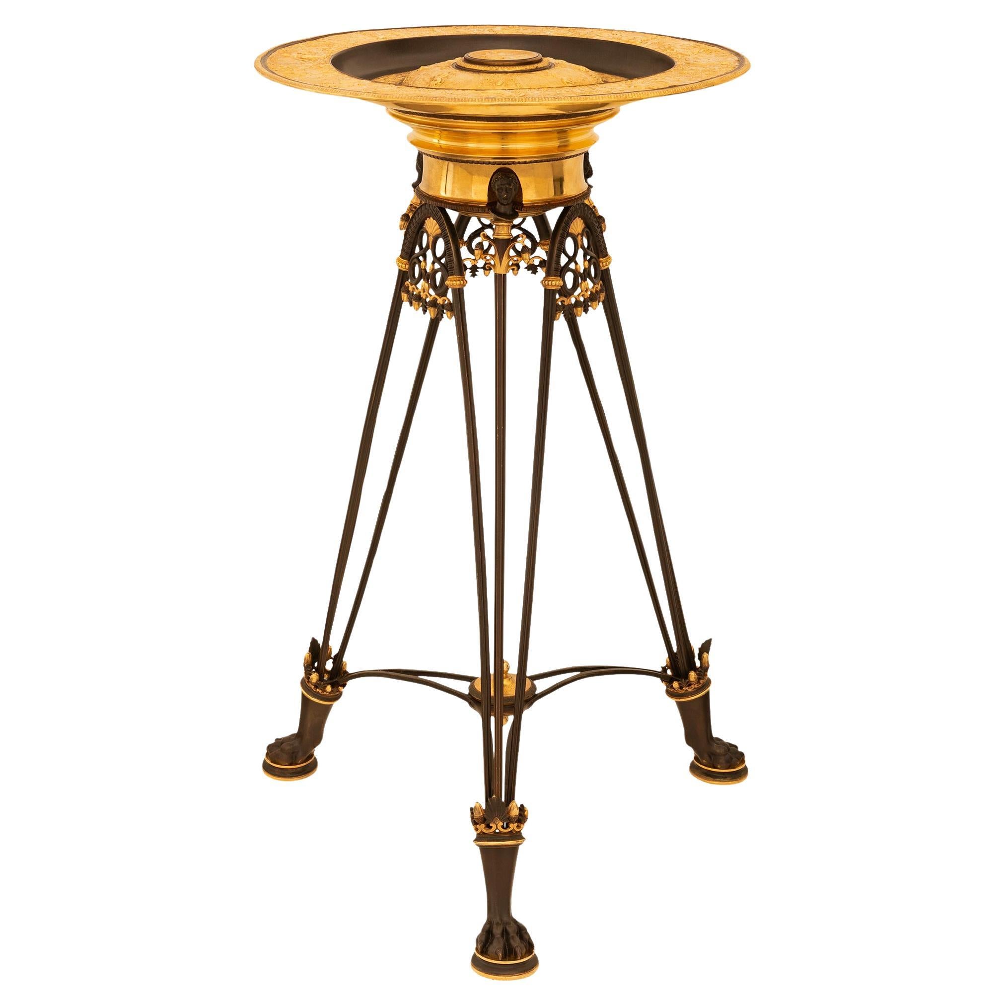 Tazza/table d'appoint française du 19ème siècle de style Renaissance en bronze patiné et bronze doré
