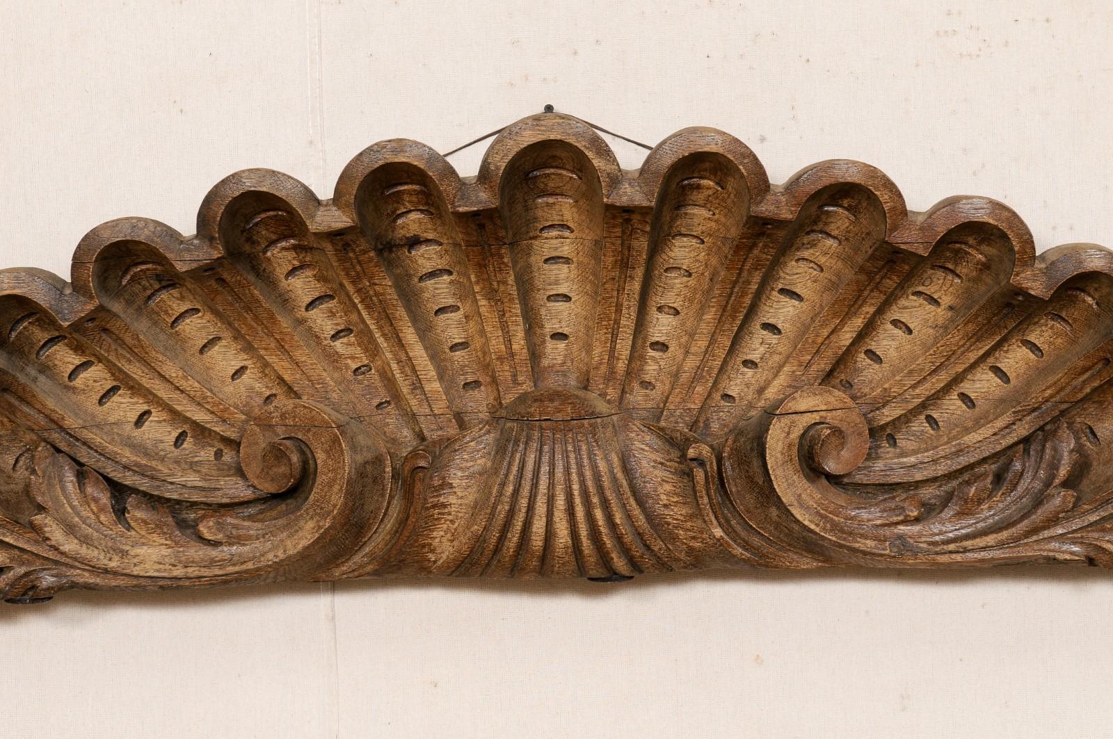 French, 19th Century, Scalloped-Shell Carved Wood Pediment Fragment In Good Condition In Atlanta, GA