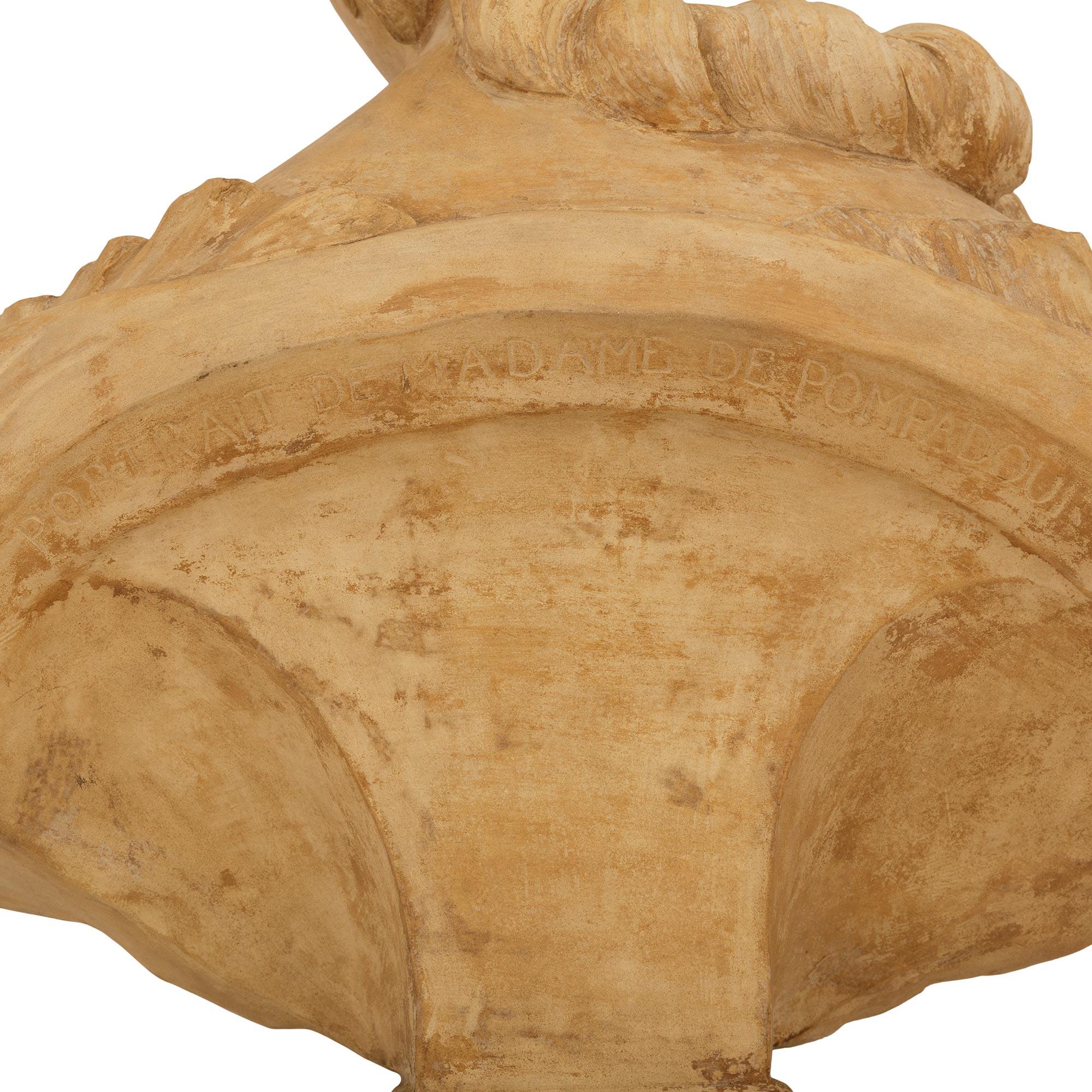 Un busto francés de terracota del siglo XIX de Madame de Pompadour en venta 5