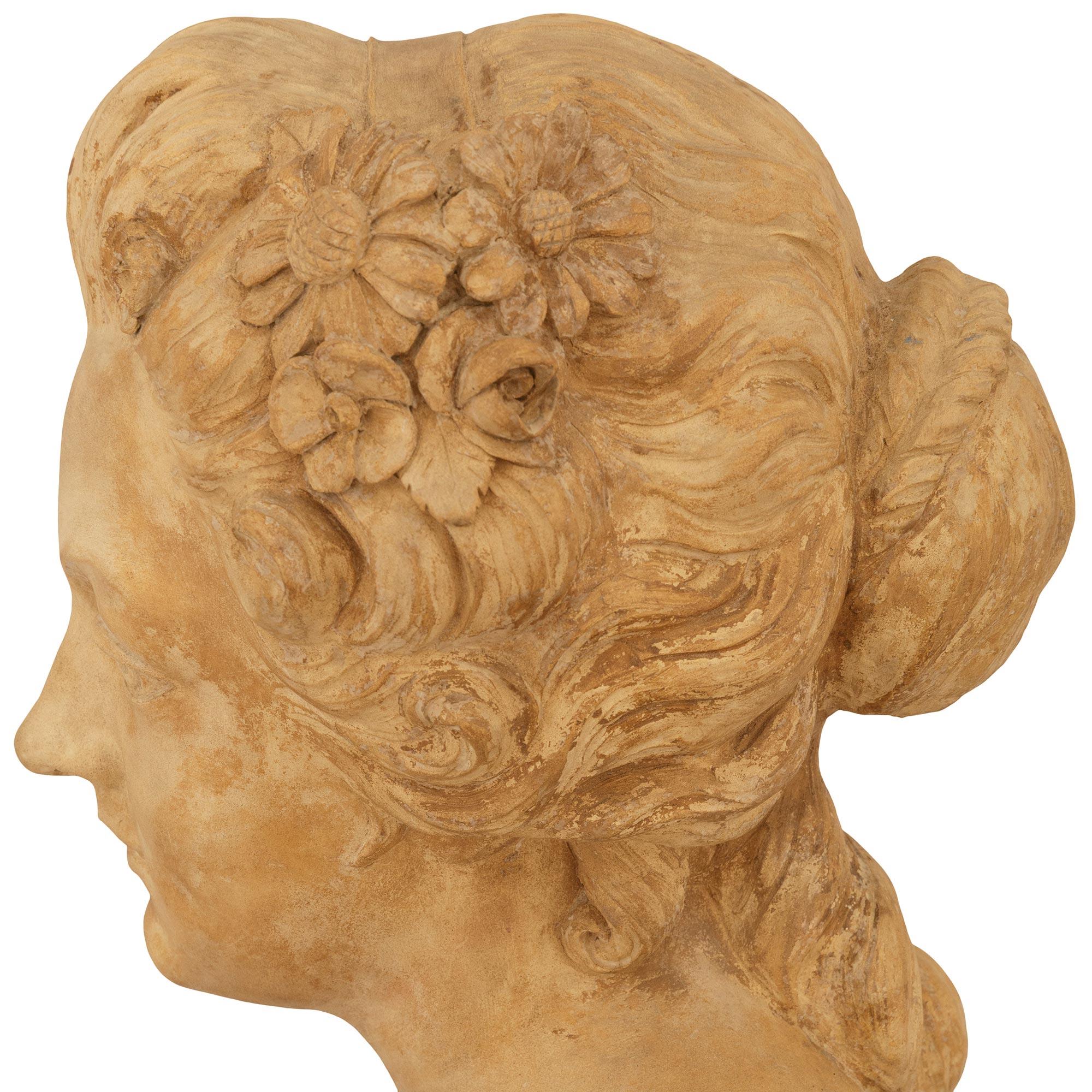 Un busto francés de terracota del siglo XIX de Madame de Pompadour en venta 1