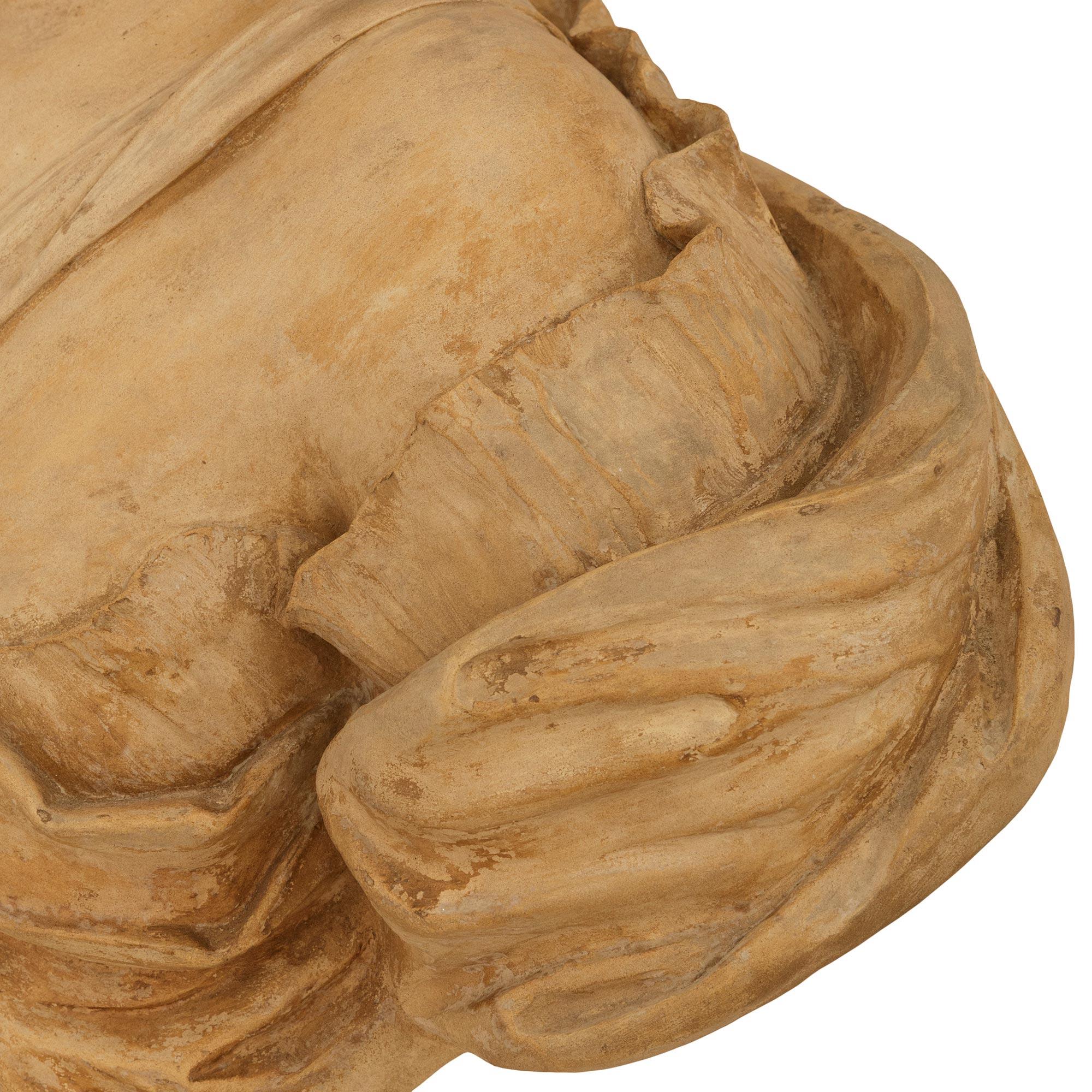 Un busto francés de terracota del siglo XIX de Madame de Pompadour en venta 3