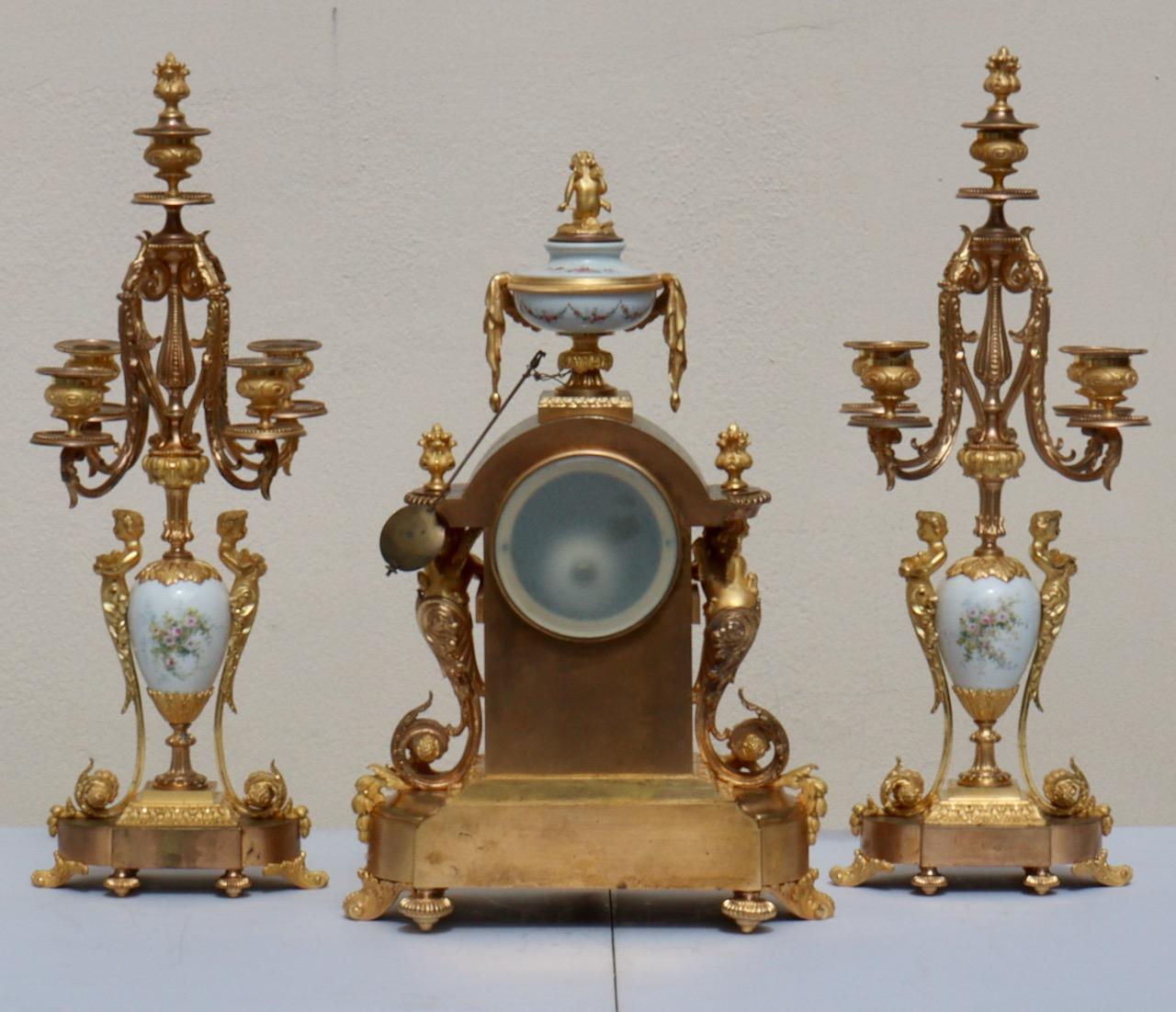 French 19th Century Three-Piece Sèvres Porcelain Garniture Clock In Good Condition For Sale In Saint-Ouen, FR