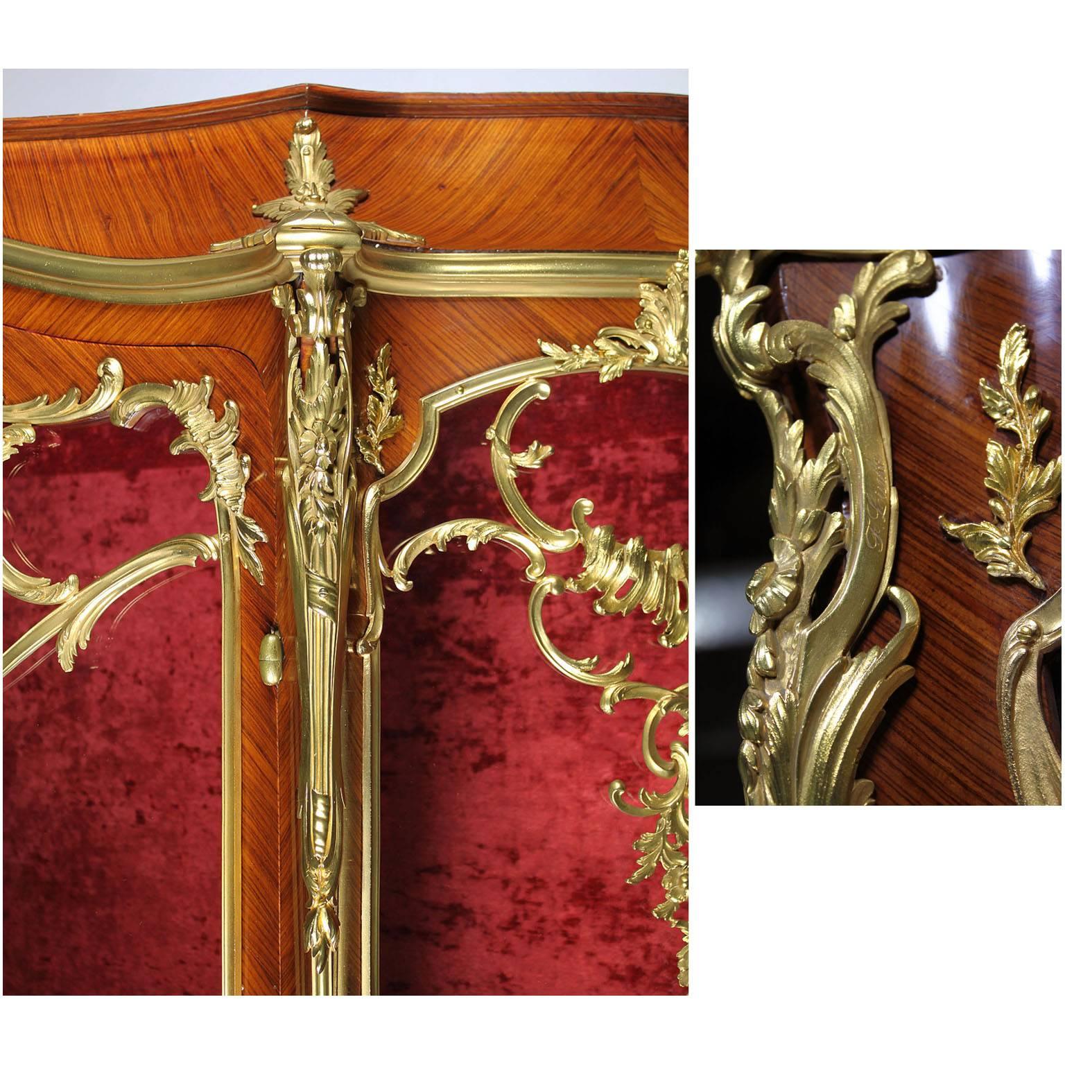 Vitrine française du 19e-20e siècle de style Louis XV en bois de roi et bronze doré en vente 3