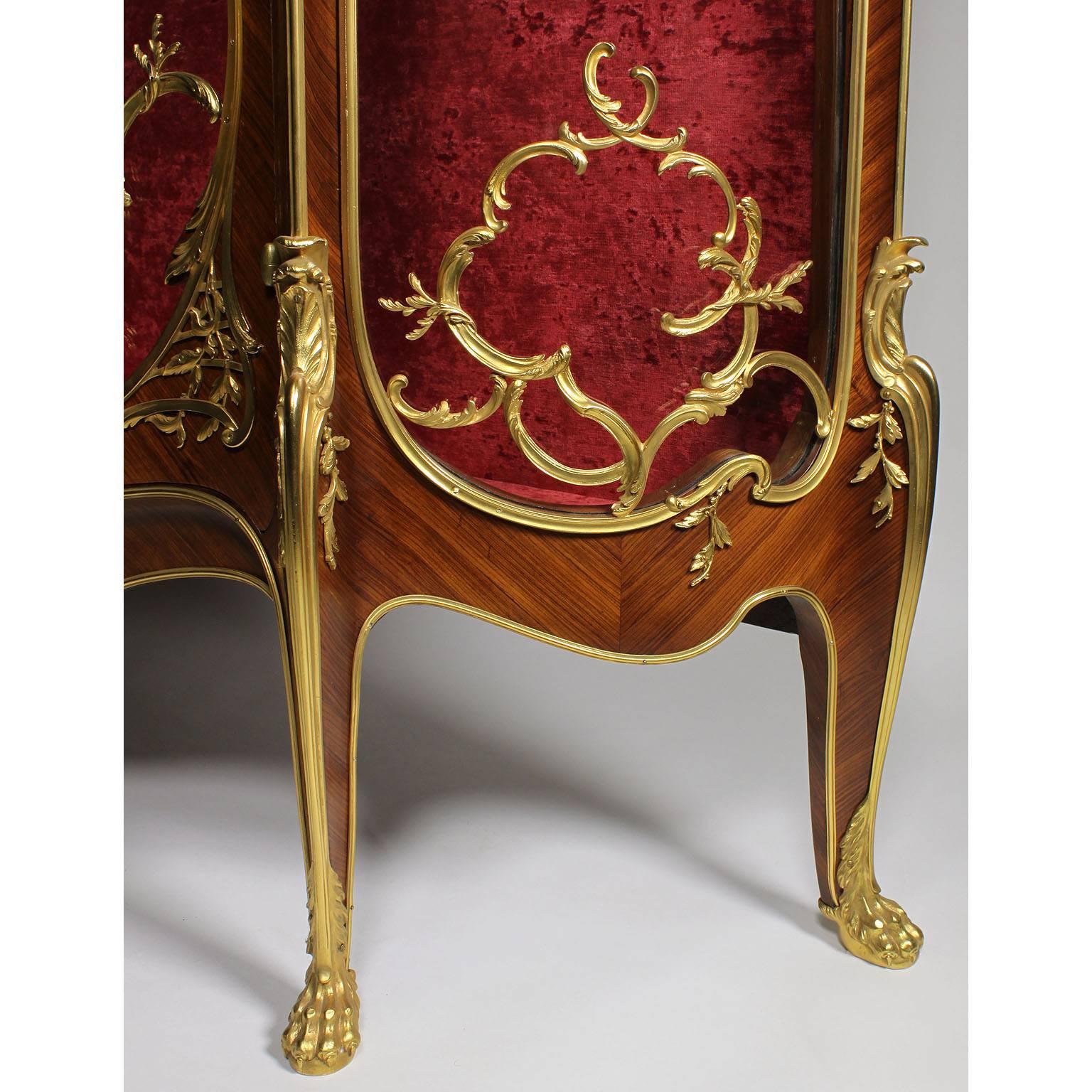 Vitrine française du 19e-20e siècle de style Louis XV en bois de roi et bronze doré en vente 2