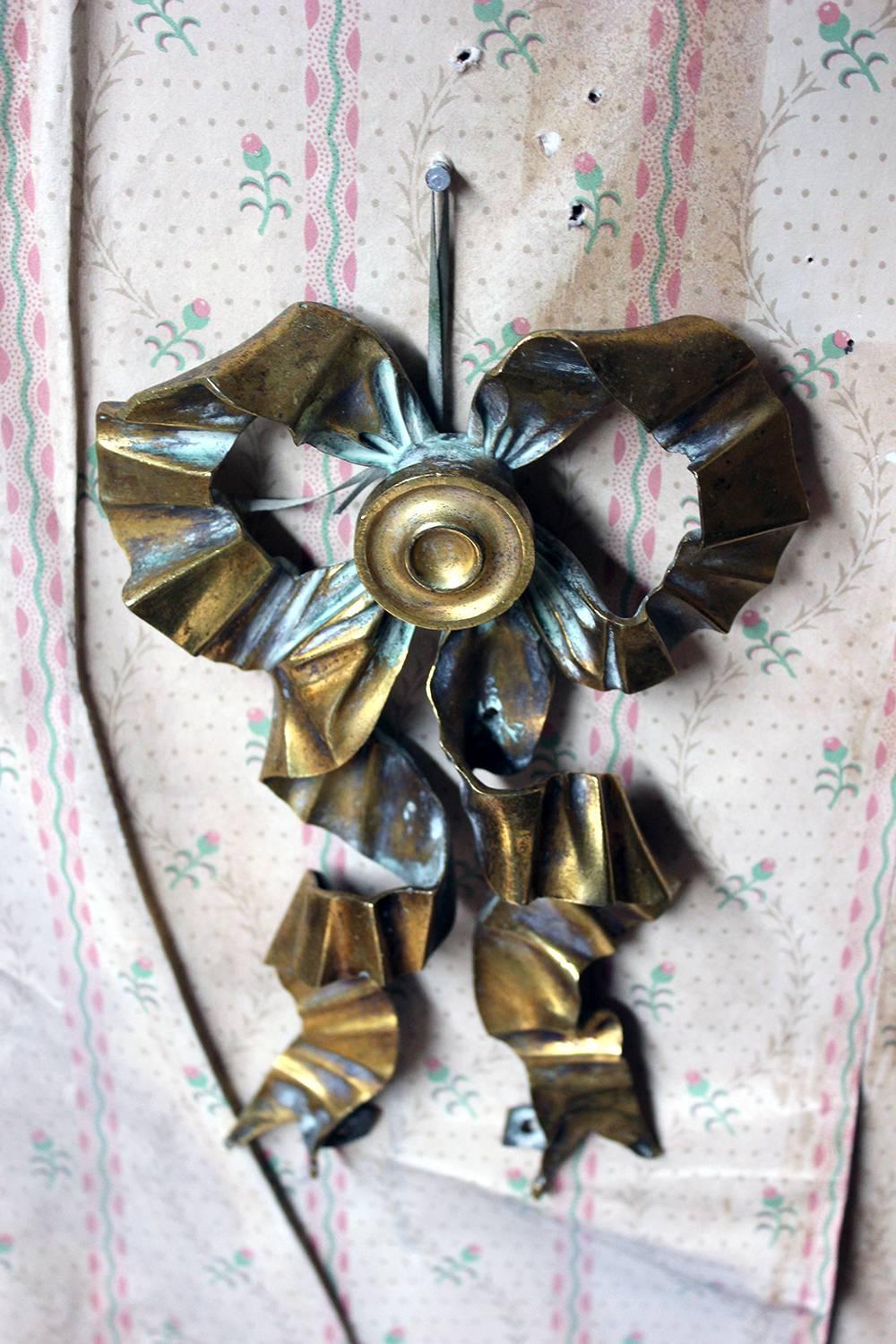 French 19th Century Cast Ormolu Mount Modelled as a Tied Ribbon Bow, circa 1880 10