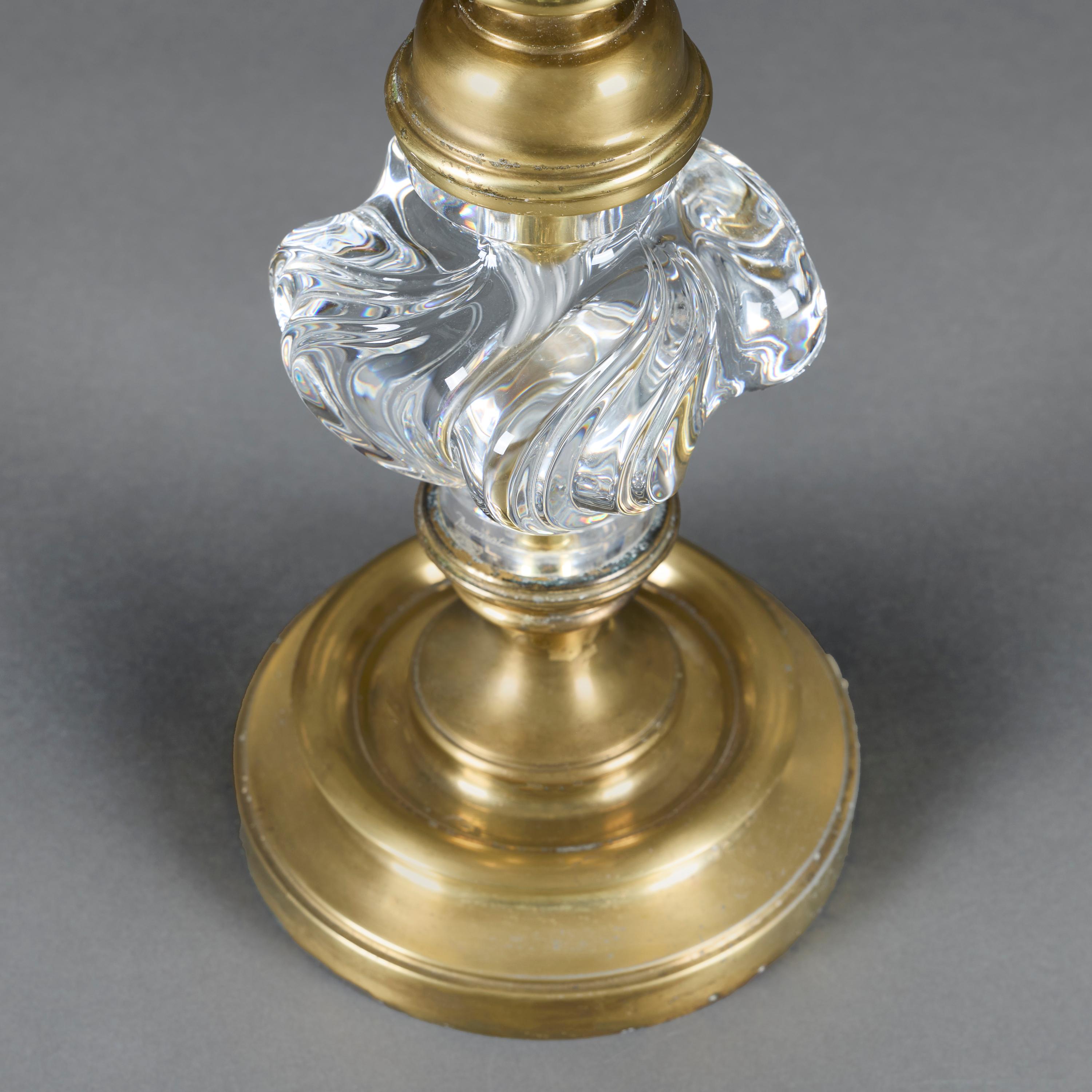 Ottone Lampada in vetro e ottone di Baccarat del XX secolo in vendita