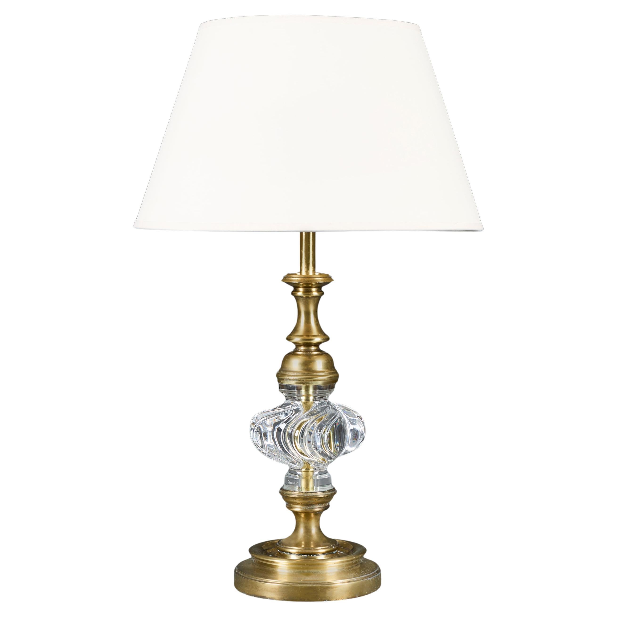 Lampada in vetro e ottone di Baccarat del XX secolo in vendita