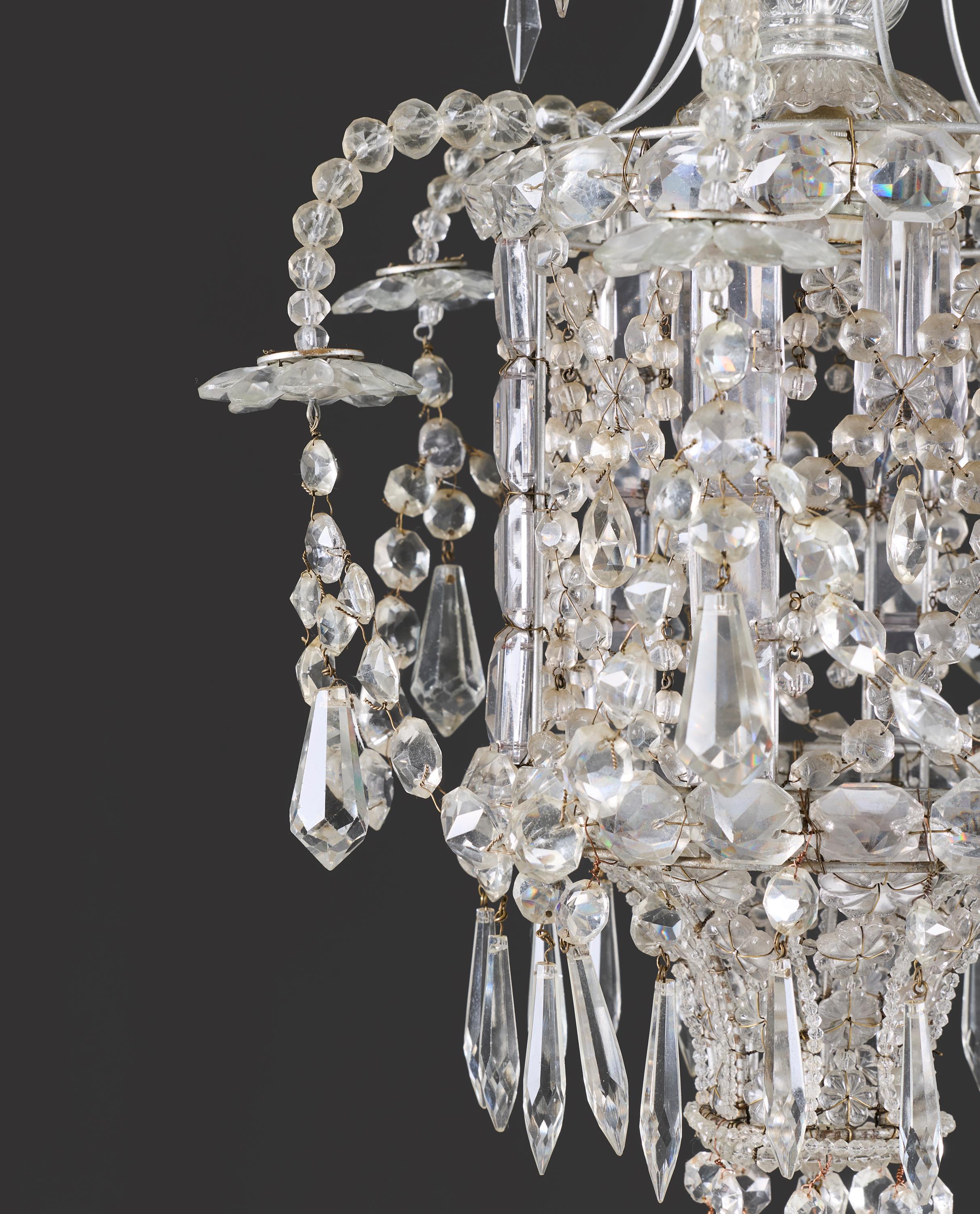 Una linterna francesa del siglo XX en forma de pagoda de cristal tallado Francés en venta
