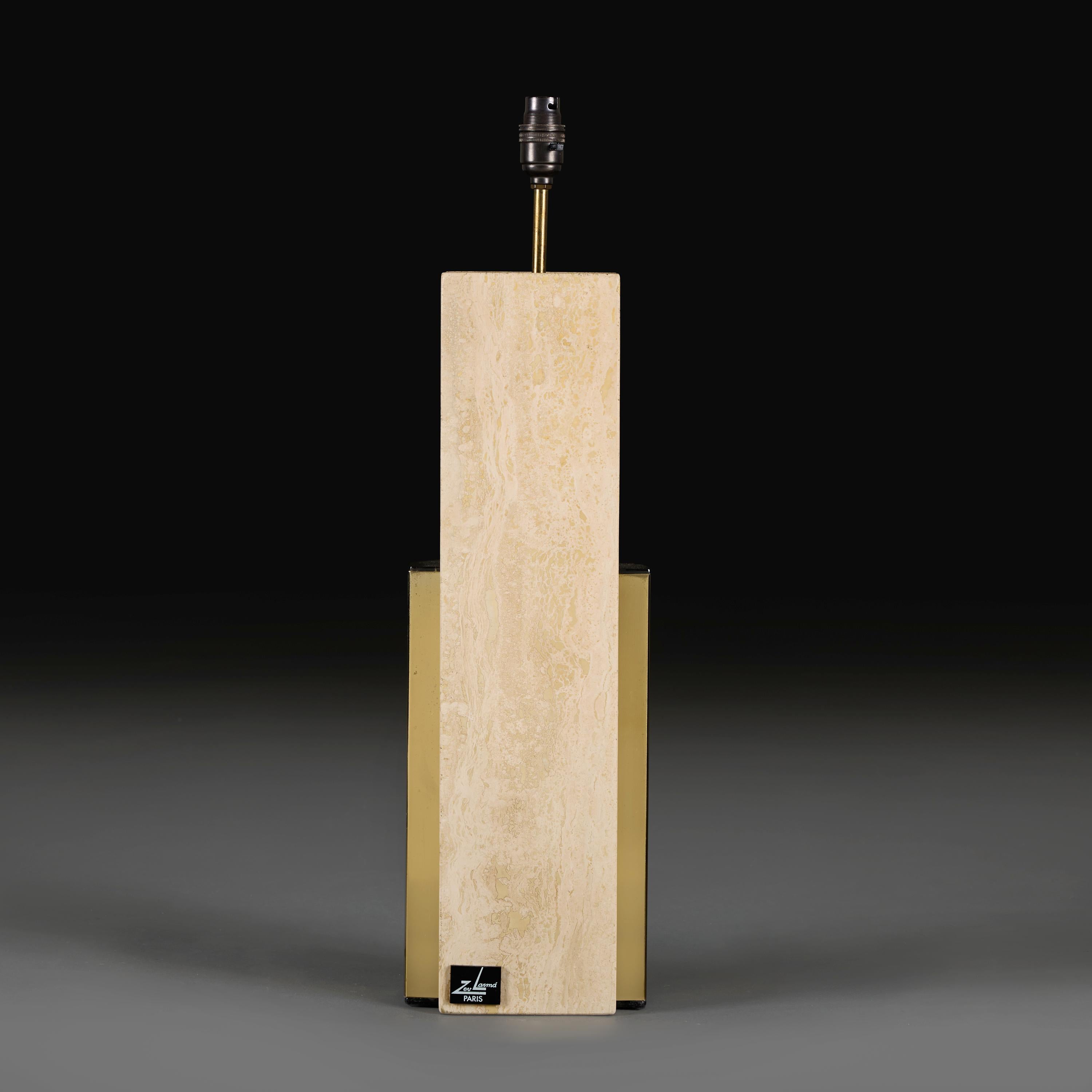 Hollywood Regency Lampe de table en pierre de travertin du 20e siècle français en vente