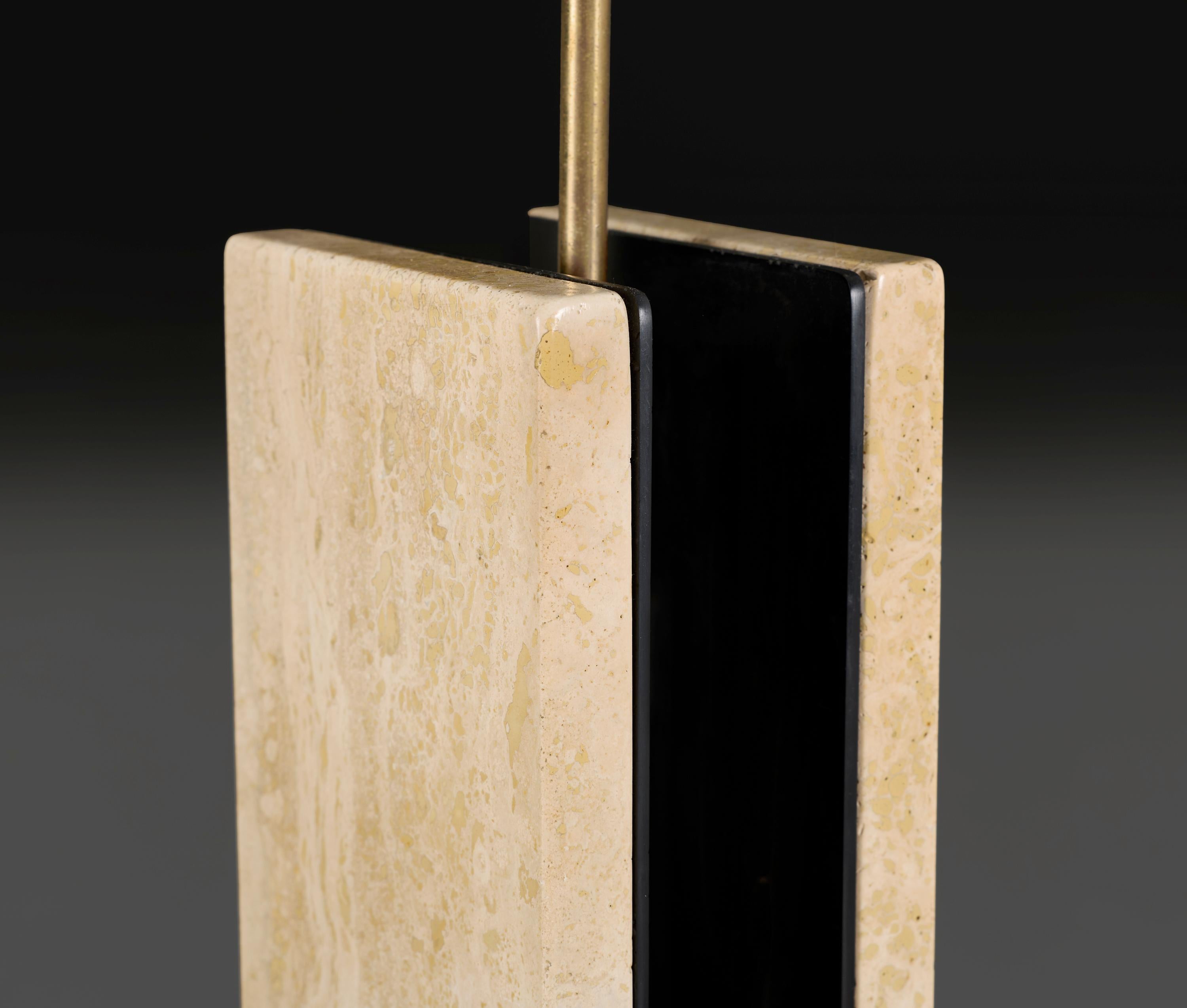 Lampe de table en pierre de travertin du 20e siècle français Bon état - En vente à London, GB