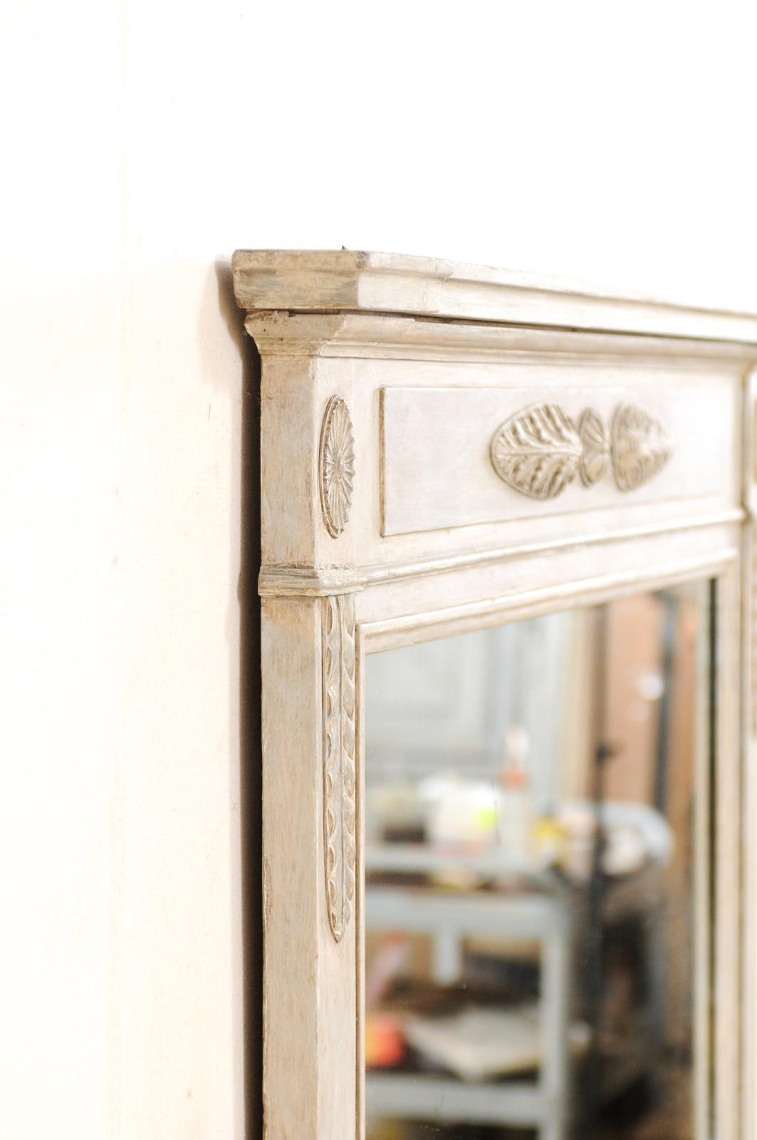 French Tall Carved Wood Mirror in Soft Grey Hues, Mid-20th Century In Good Condition In Atlanta, GA