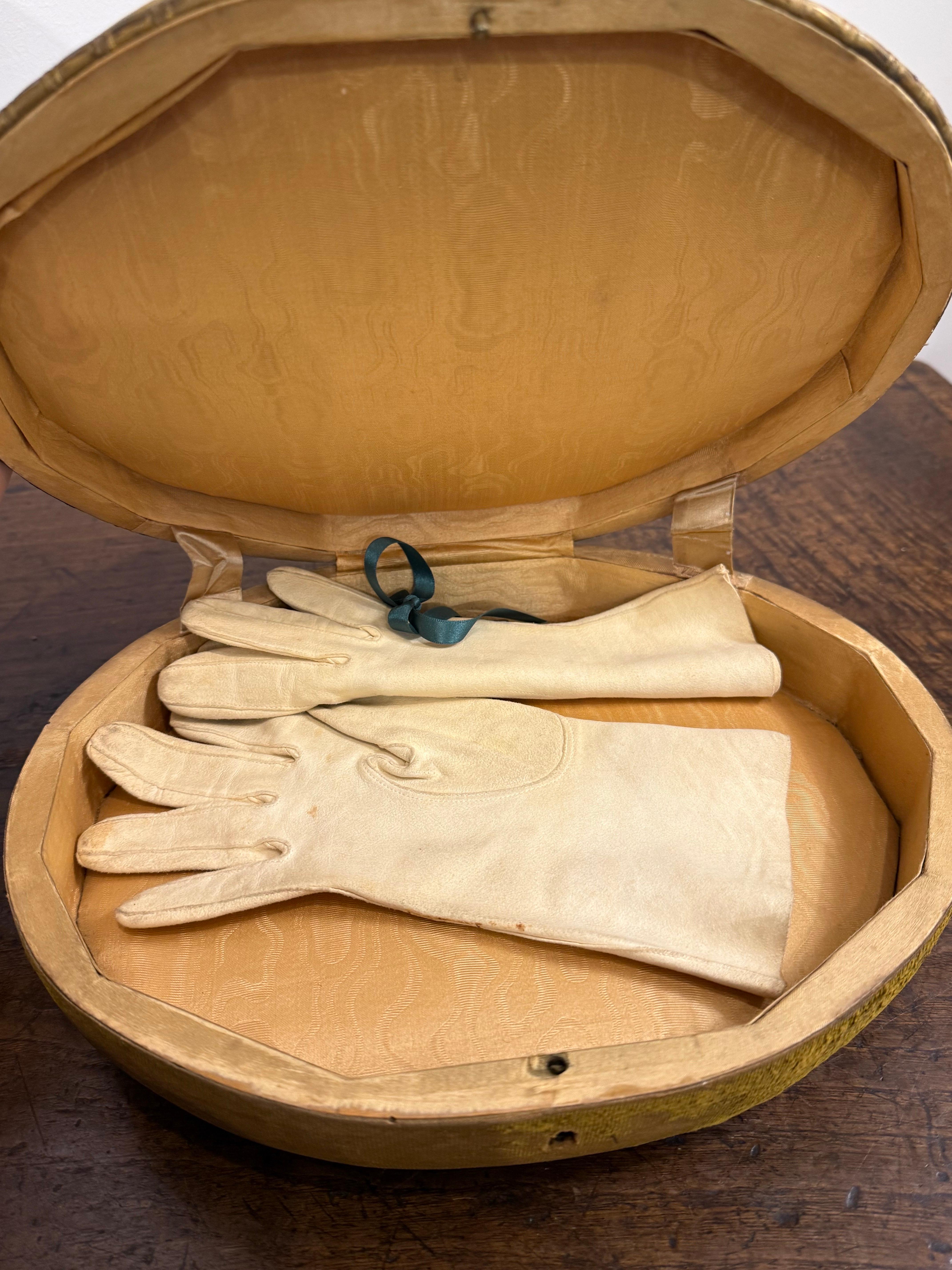 Boîte à gants en animalerie française, 19e siècle en vente 3