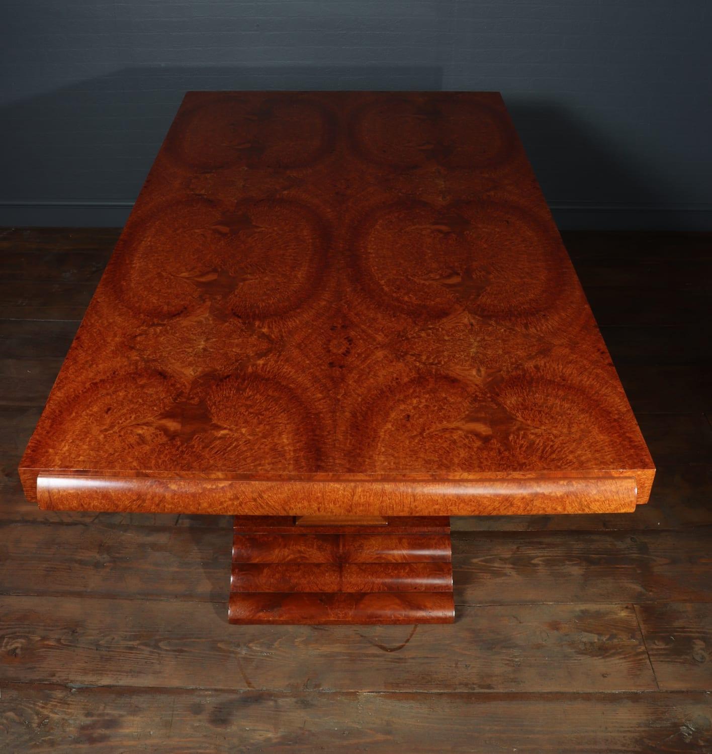 French Art Deco Amboyna Extending Dining Table, circa 1930 For Sale 9