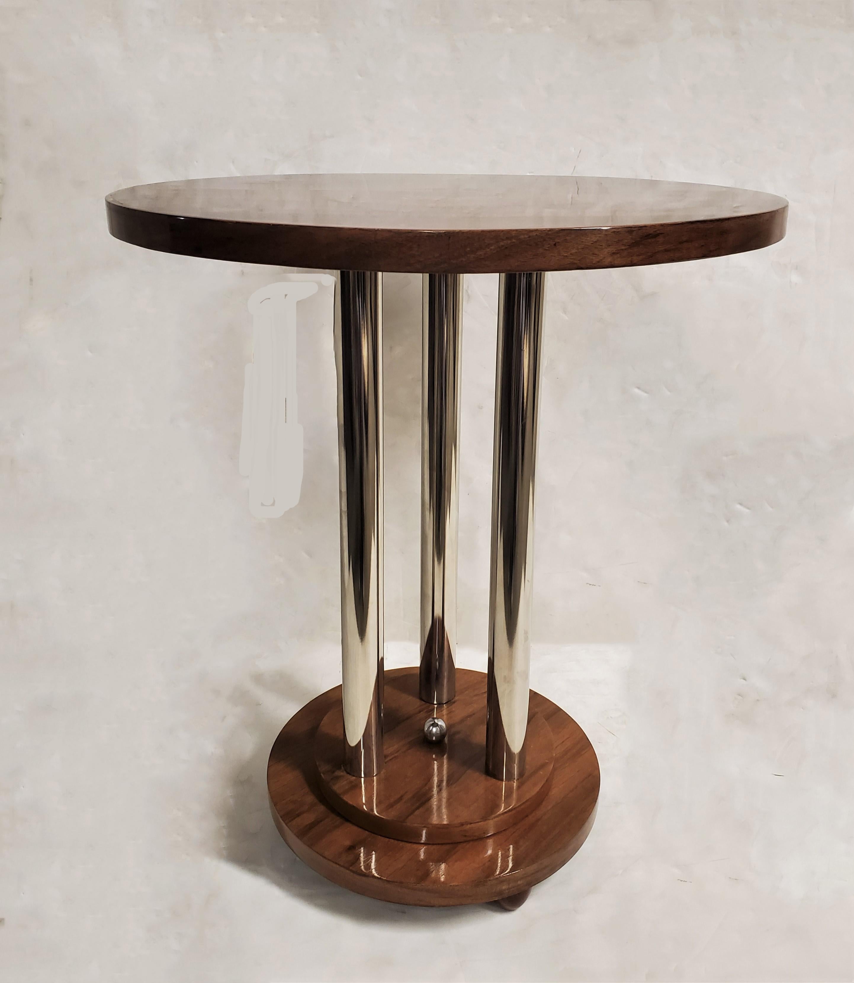 Mid-20th Century French Art Deco Book Matched Walnut and Metal End / Side Table For Sale