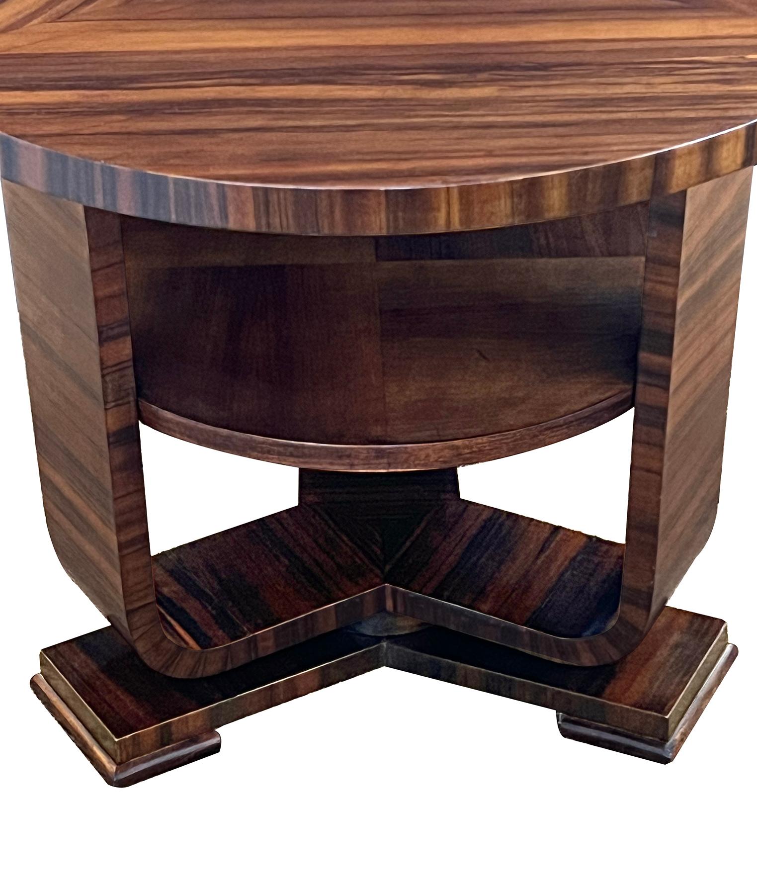 Placage Table d'appoint circulaire en placage d'ébène de Macassar de style Art Déco français en vente