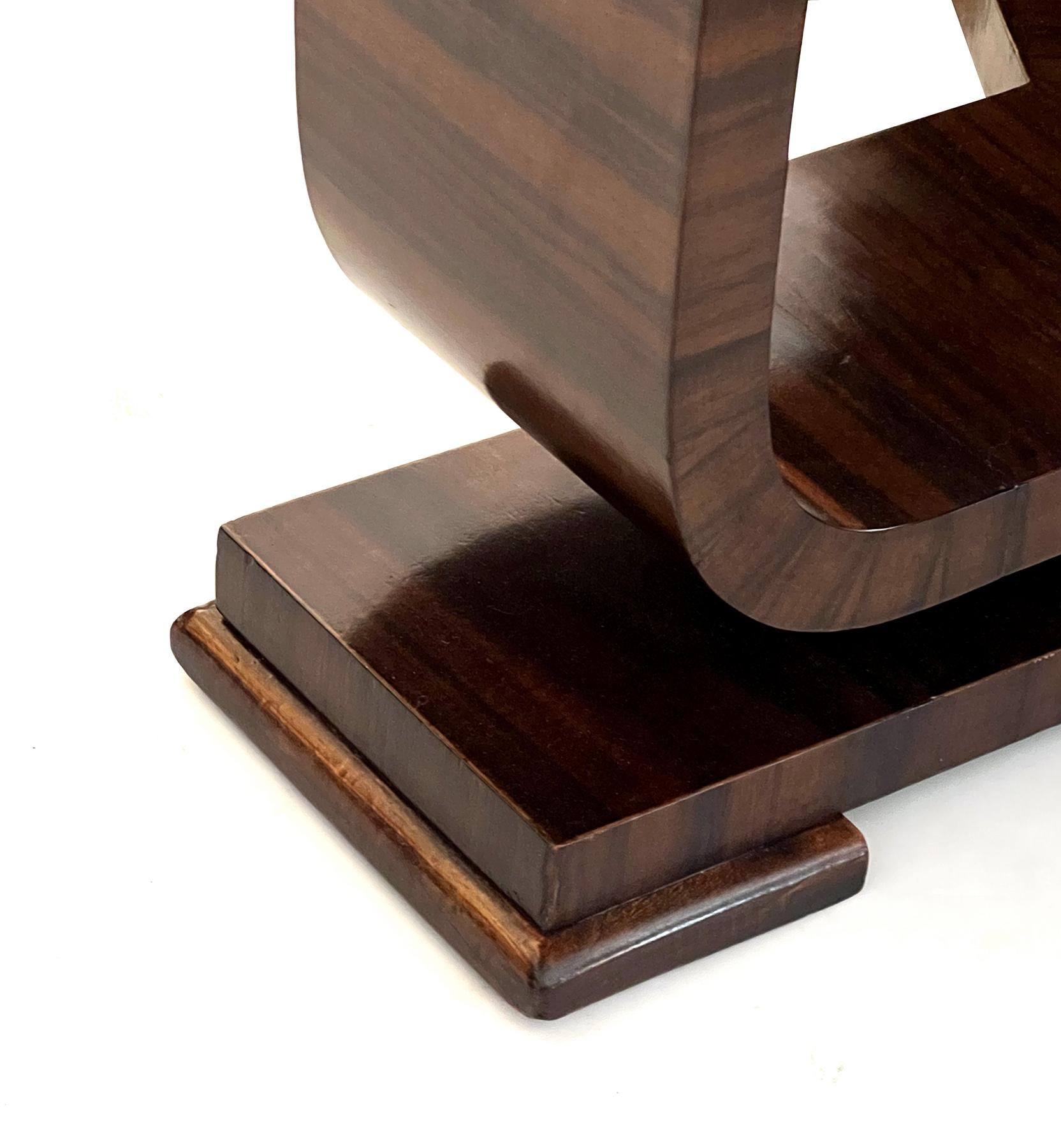 Milieu du XXe siècle Table d'appoint circulaire en placage d'ébène de Macassar de style Art Déco français en vente