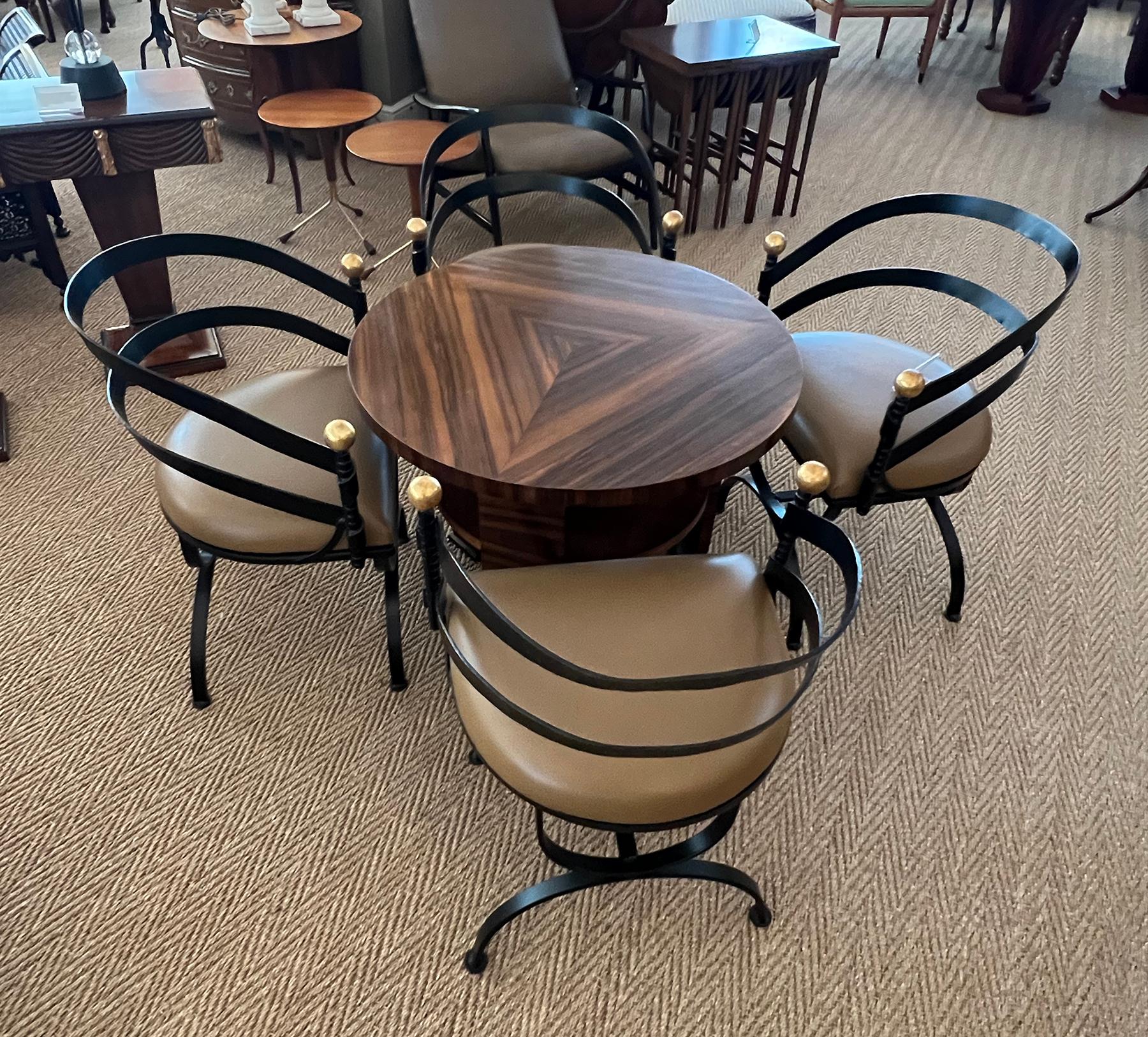 Table d'appoint circulaire en placage d'ébène de Macassar de style Art Déco français en vente 1