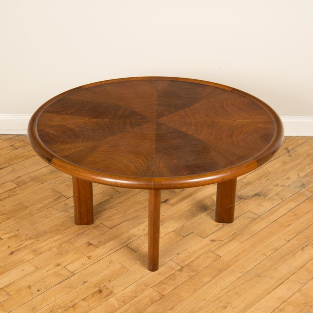 French Art Deco Mahogany Round Coffee Table by Majorelle, Circa 1930. In Good Condition For Sale In Philadelphia, PA