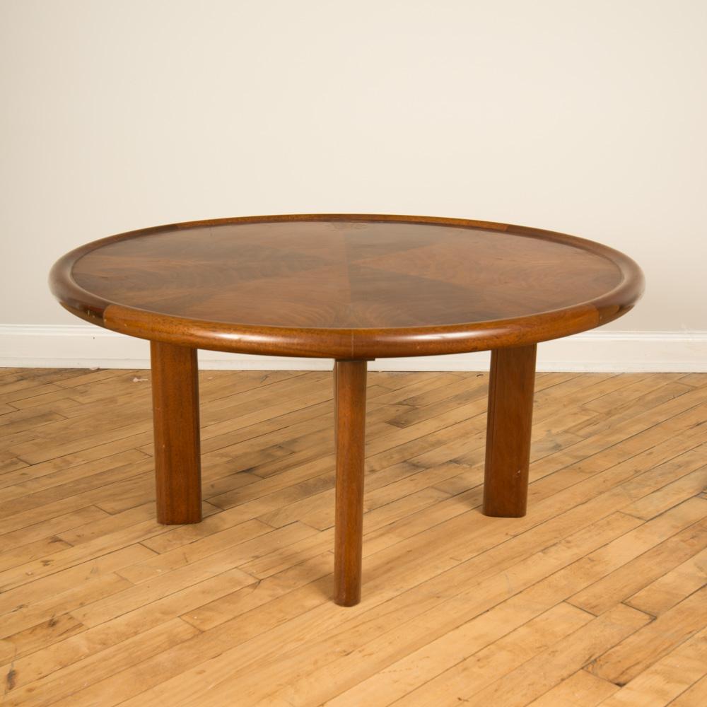 Français Table basse ronde Art Déco française en acajou par Majorelle, vers 1930. en vente