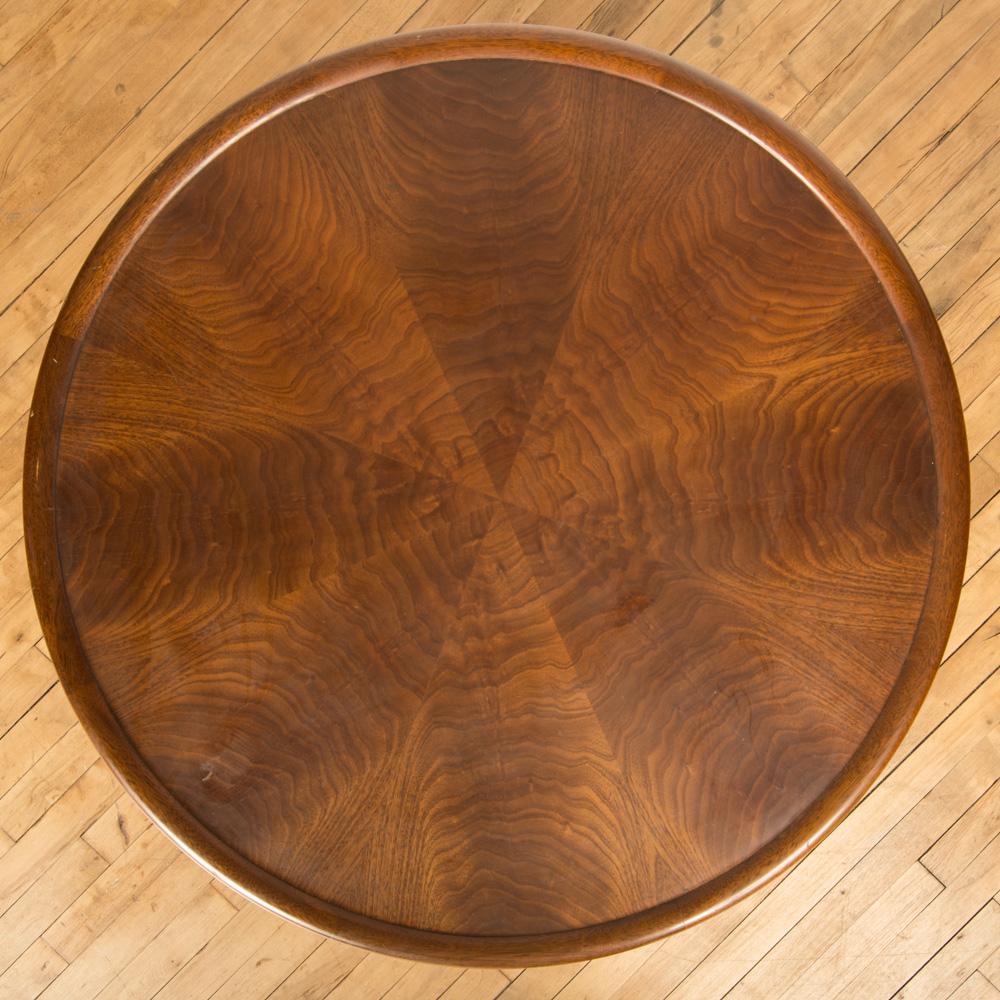 Milieu du XXe siècle Table basse ronde Art Déco française en acajou par Majorelle, vers 1930. en vente