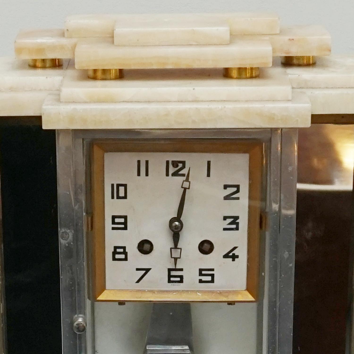 French Art Deco Marbled Onyx Mantle Clock 1