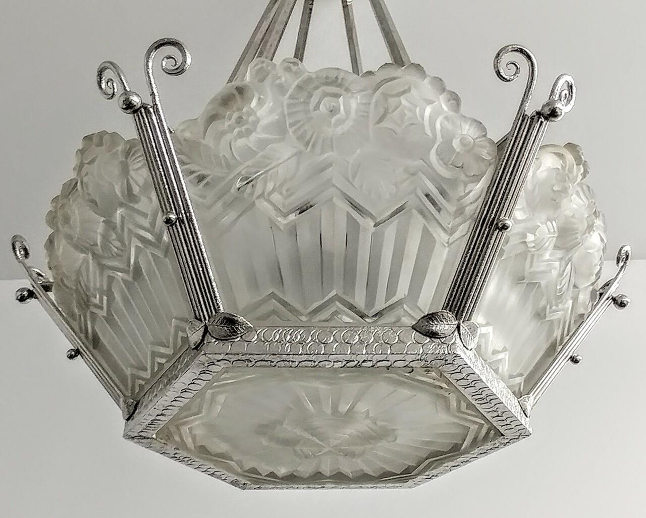 French Art Deco Pendant Chandelier by Noverdy In Good Condition For Sale In Long Island City, NY