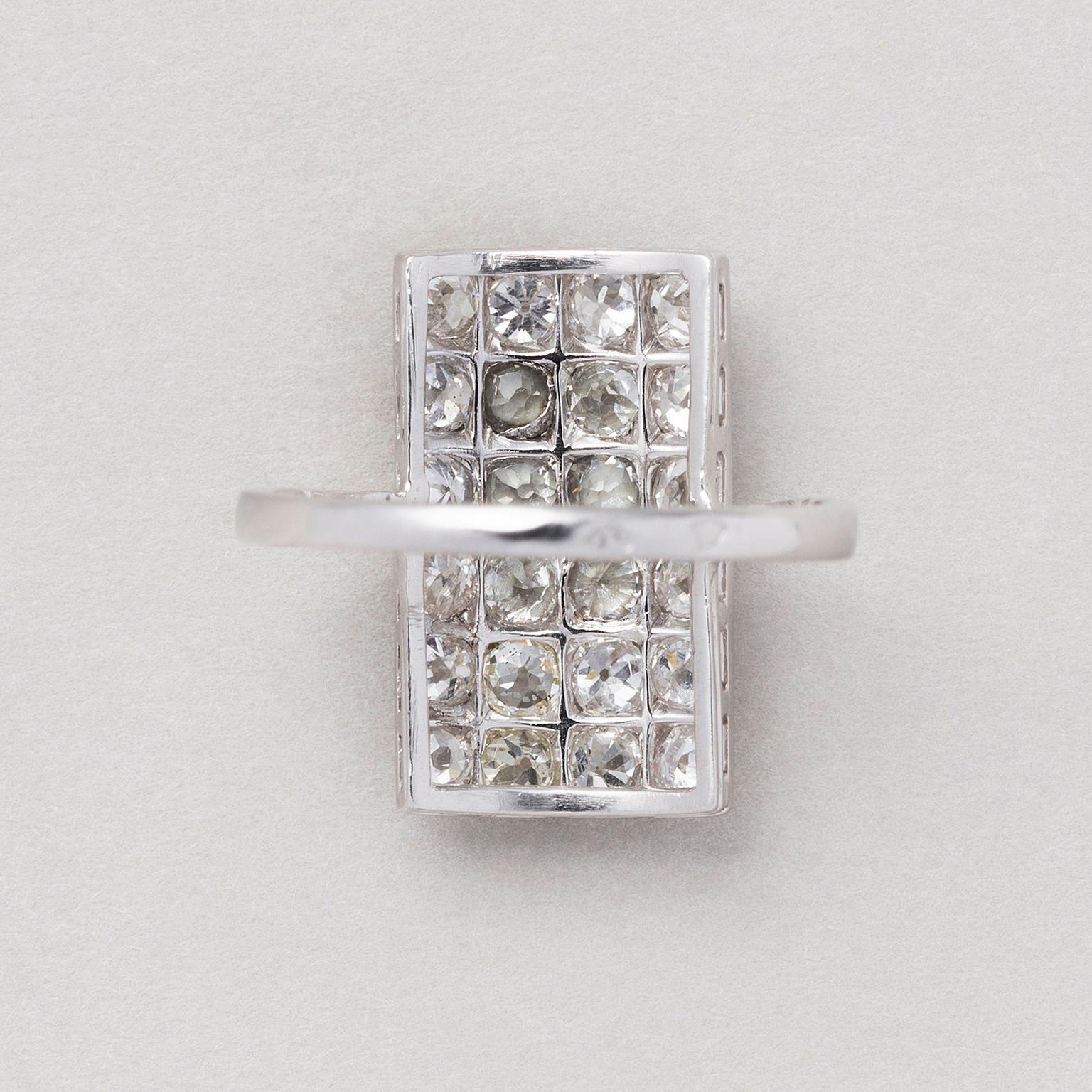 A French Art Deco Platinum and Diamond Panel Ring In Good Condition In Amsterdam, NL